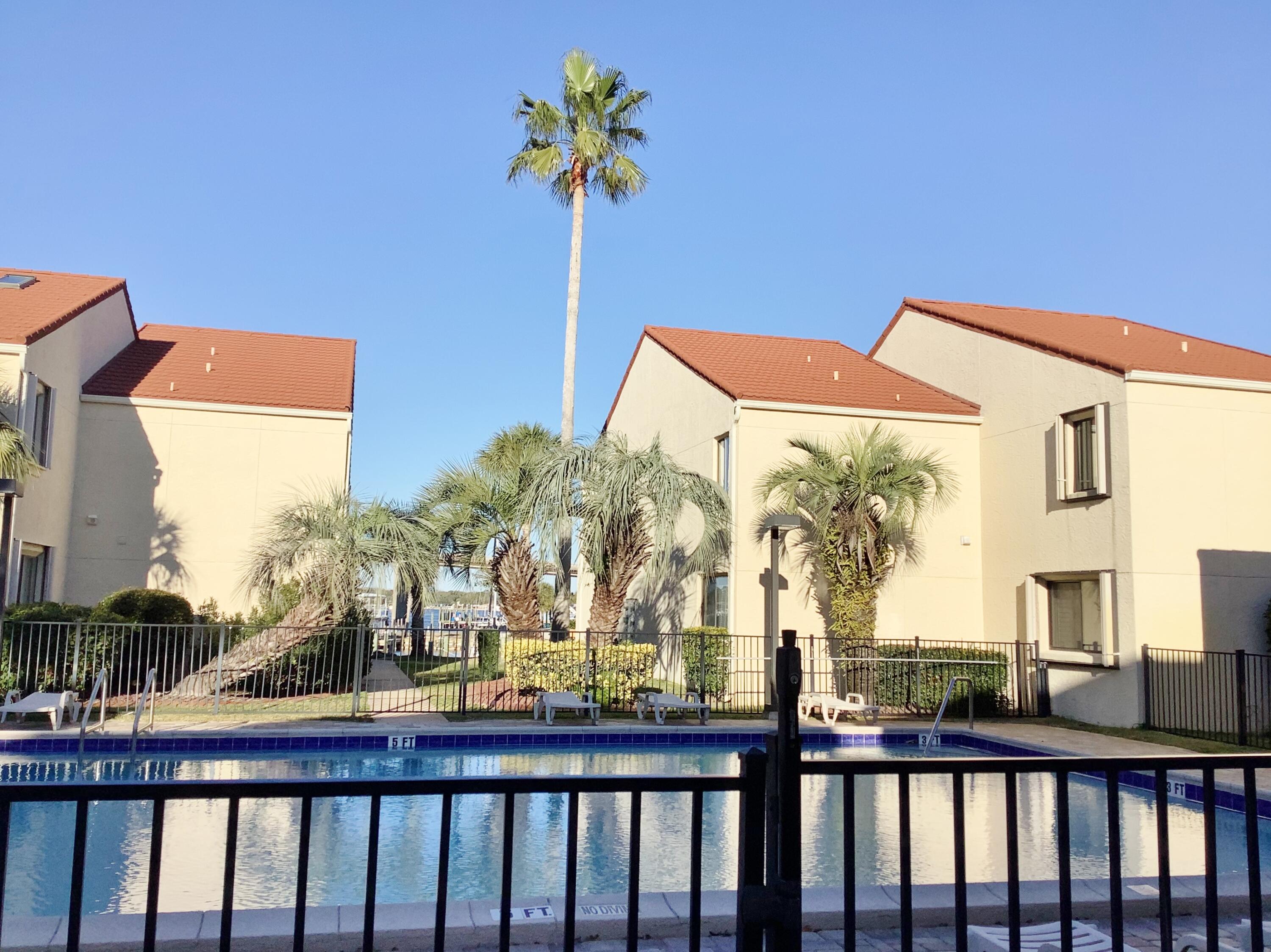 CLIPPER COVE T/H - Residential