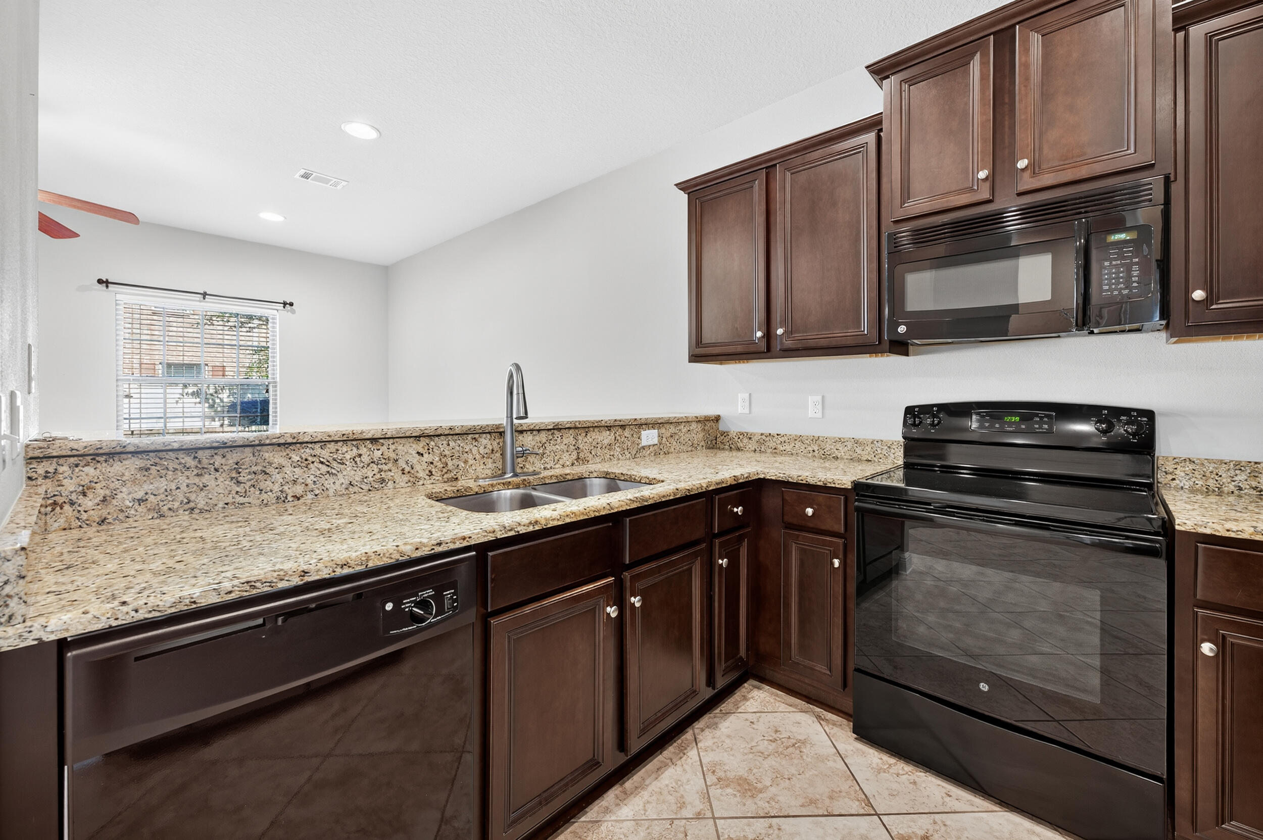 RESERVE POINTE - Residential