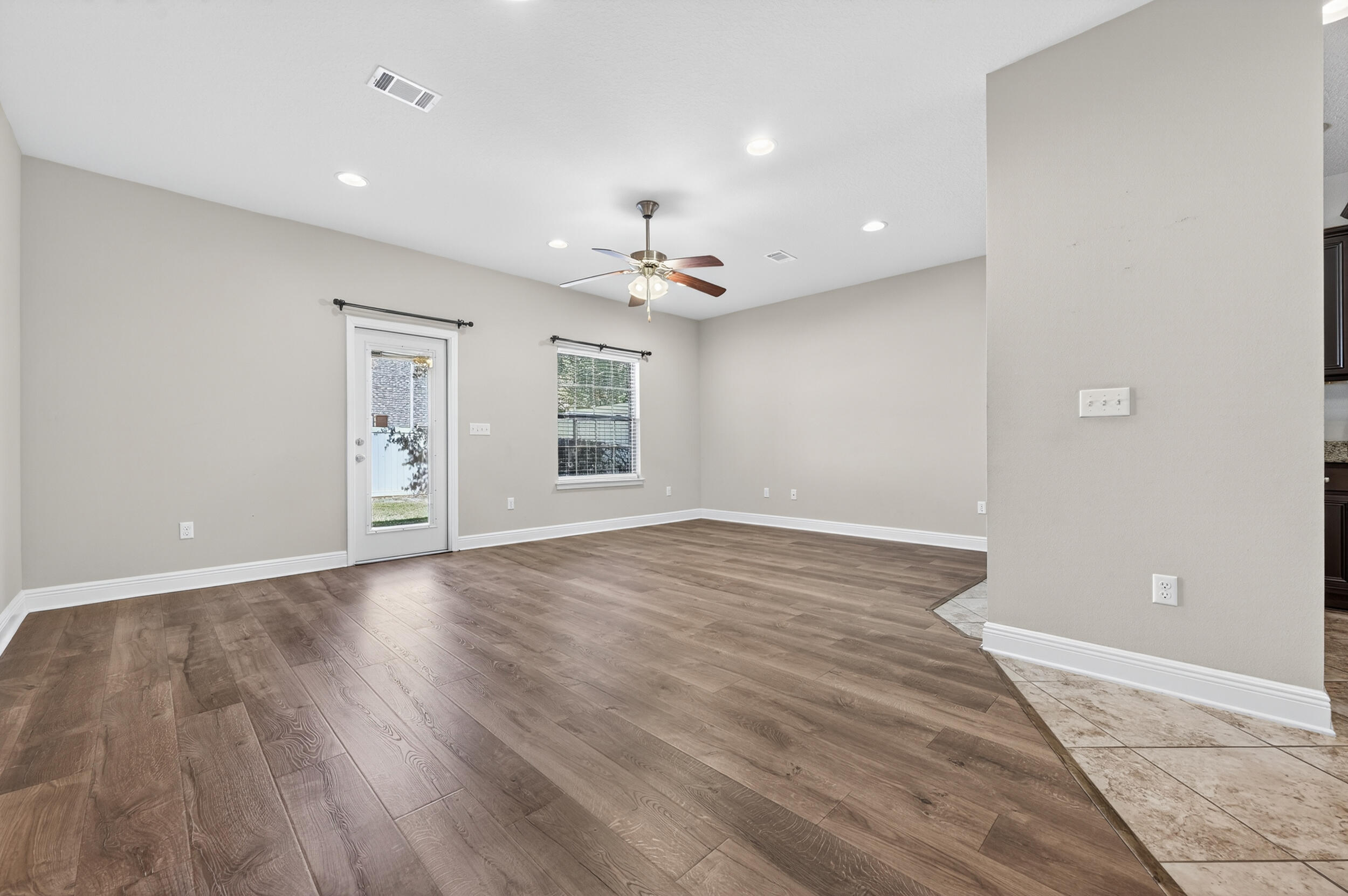 RESERVE POINTE - Residential