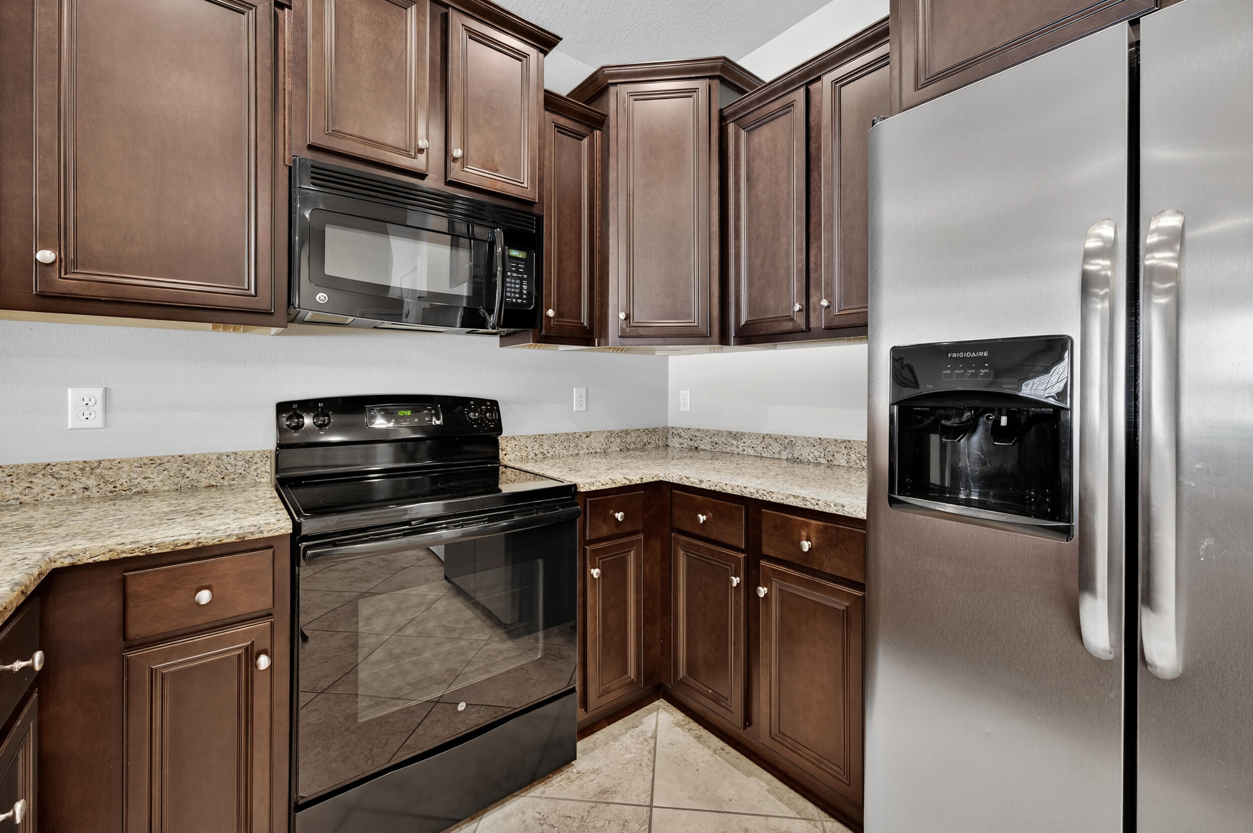 RESERVE POINTE - Residential