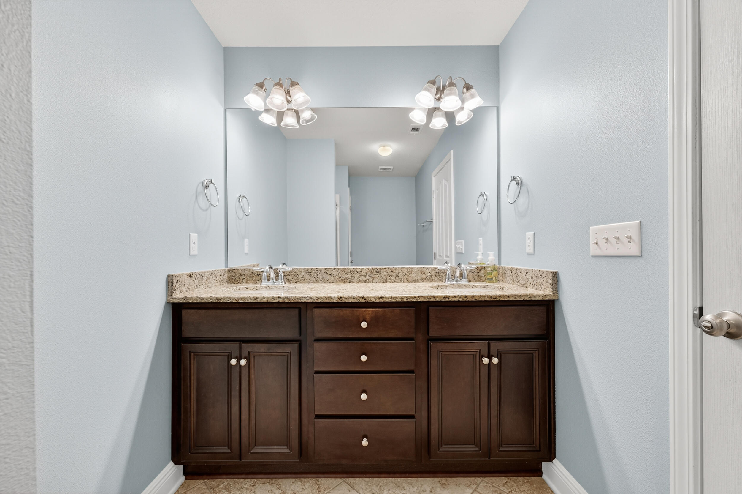 RESERVE POINTE - Residential