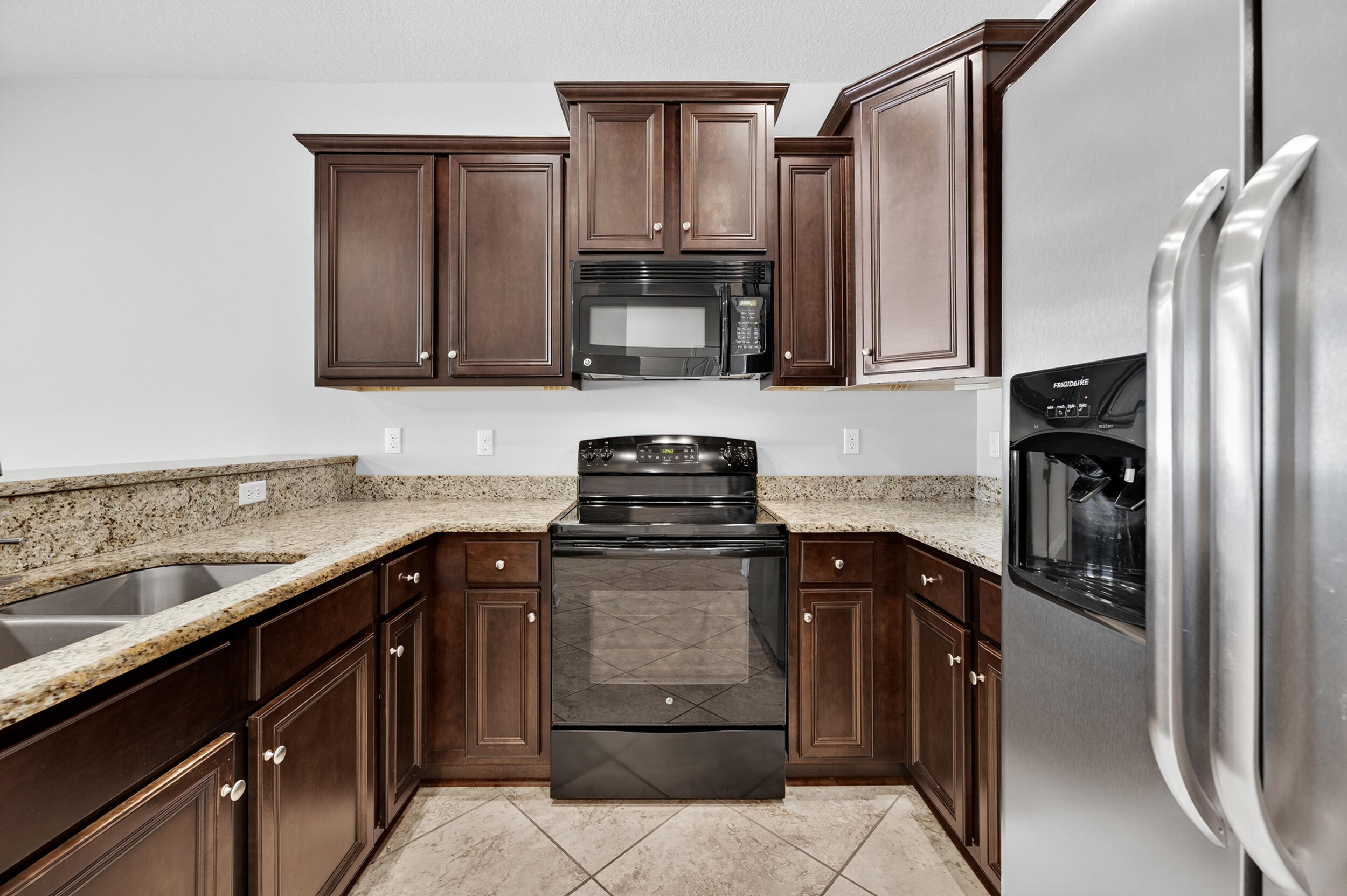 RESERVE POINTE - Residential