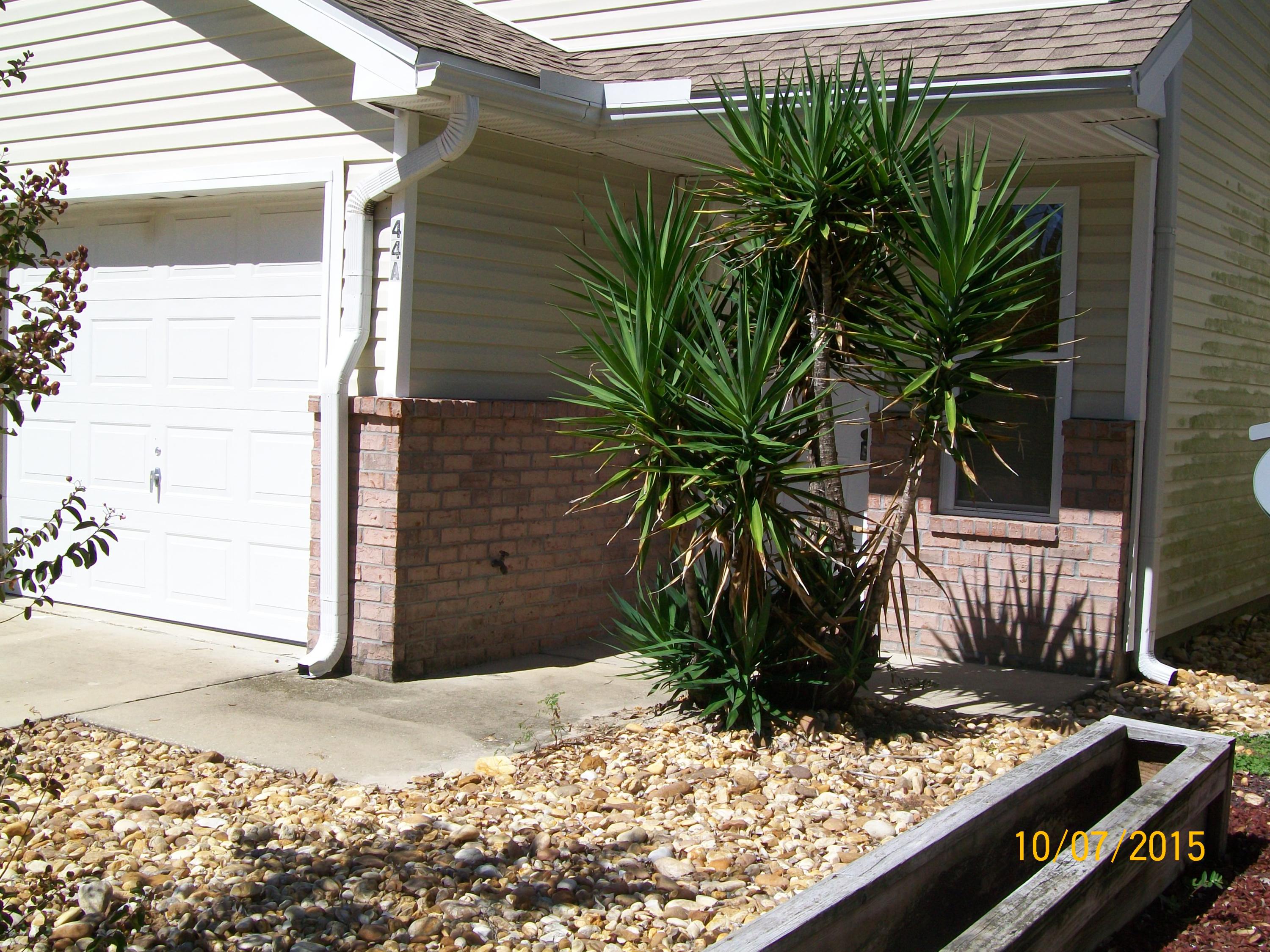 MULTIPLE OFFERS - Highest and Best due by 8am Friday March 5. Spacious 2 story end unit townhome with a 1 car garage. Both bedrooms are upstairs and each have their own private bathroom. The yard is fenced in and low maintenance.