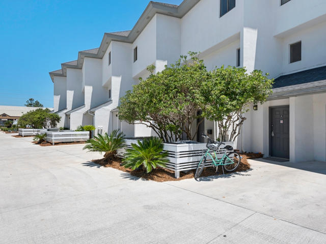 EMERALD HILL CONDO PH 3 - Residential