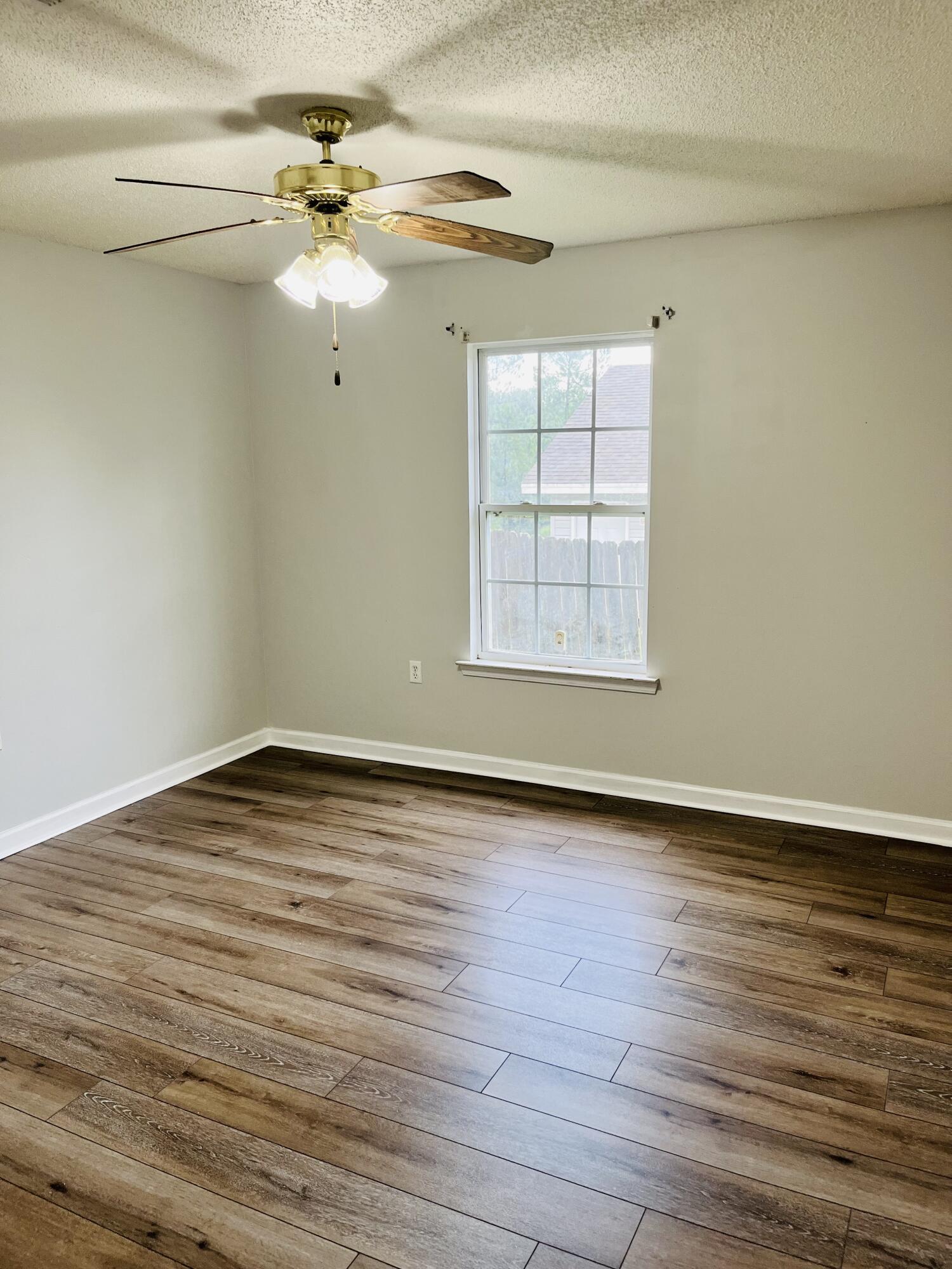 TRIPLE LAKES ESTATES - Residential