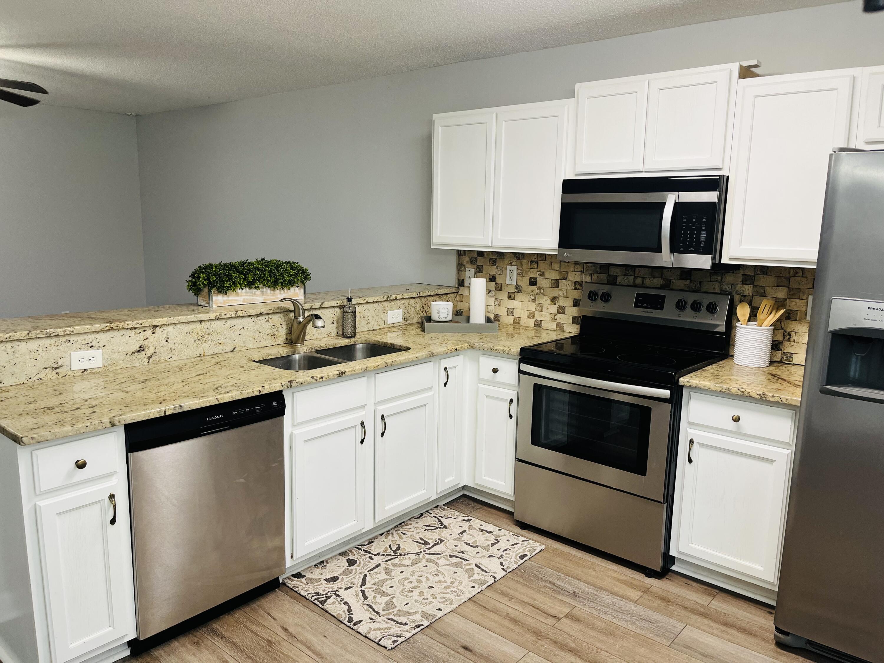 TRIPLE LAKES ESTATES - Residential