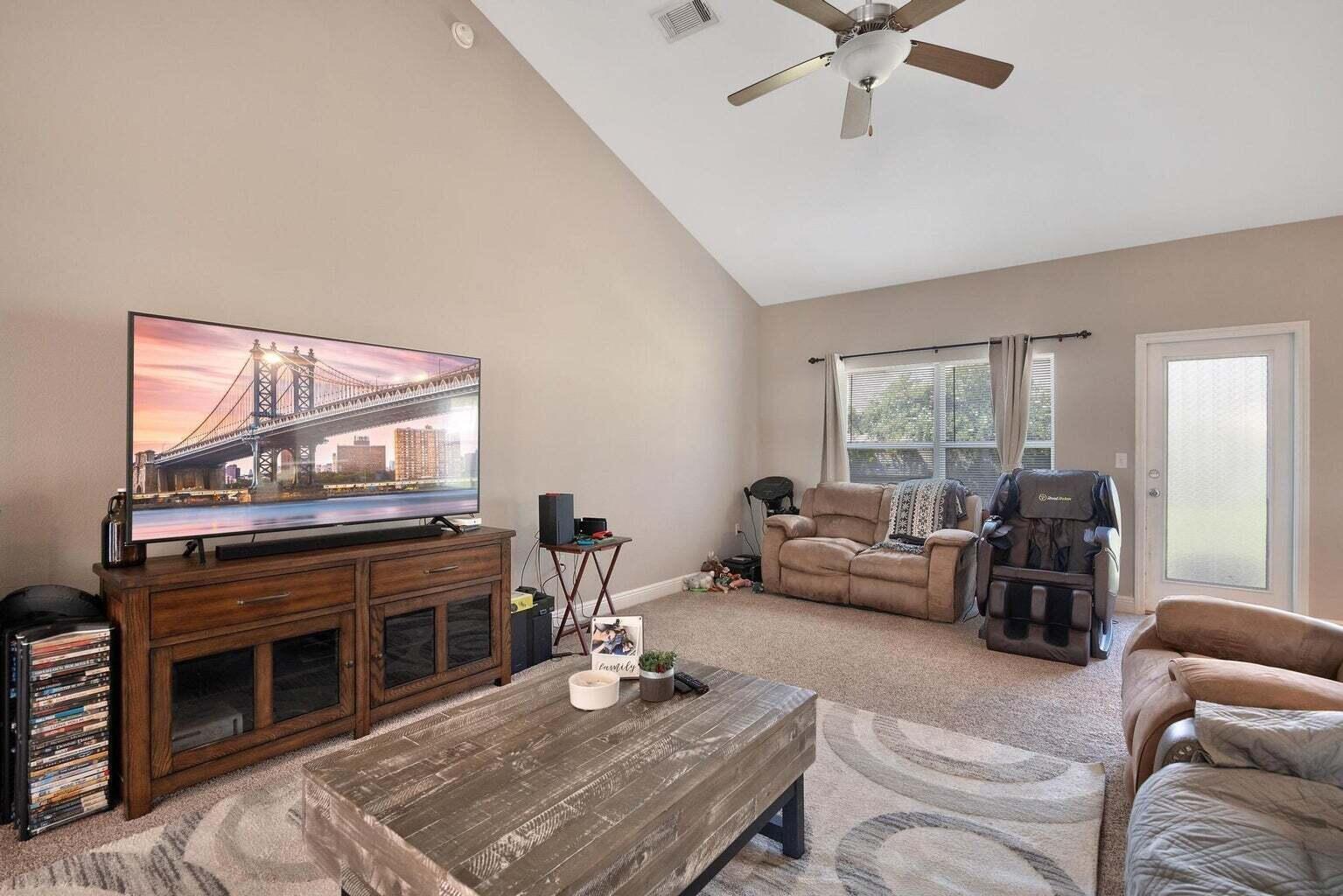 ROLLING RIDGE - Residential Lease