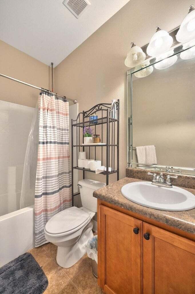 ROLLING RIDGE - Residential Lease