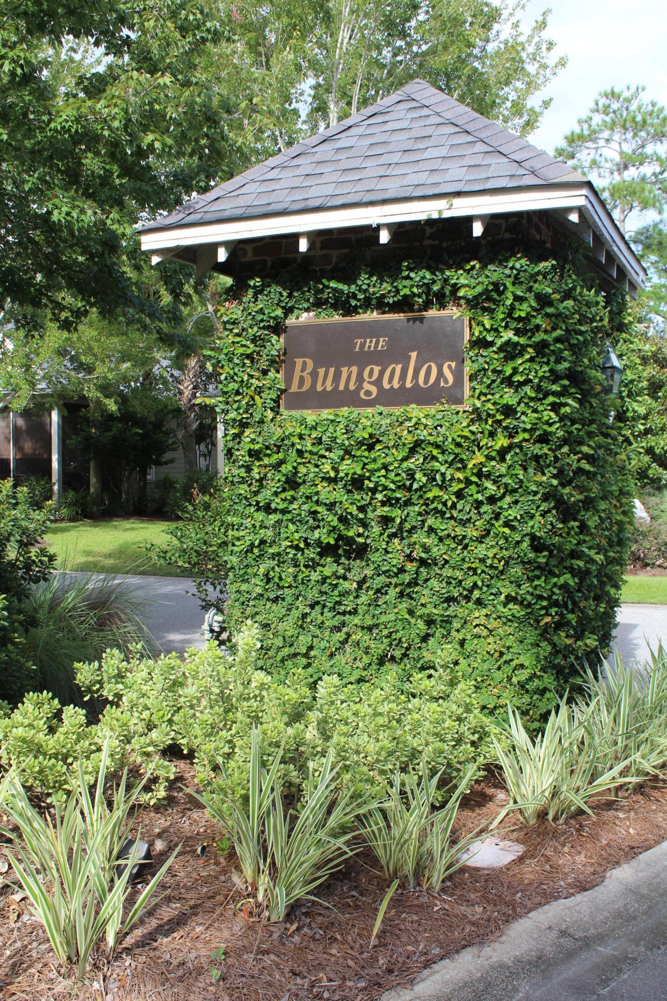 BUNGALOS AT SANDESTIN - Residential