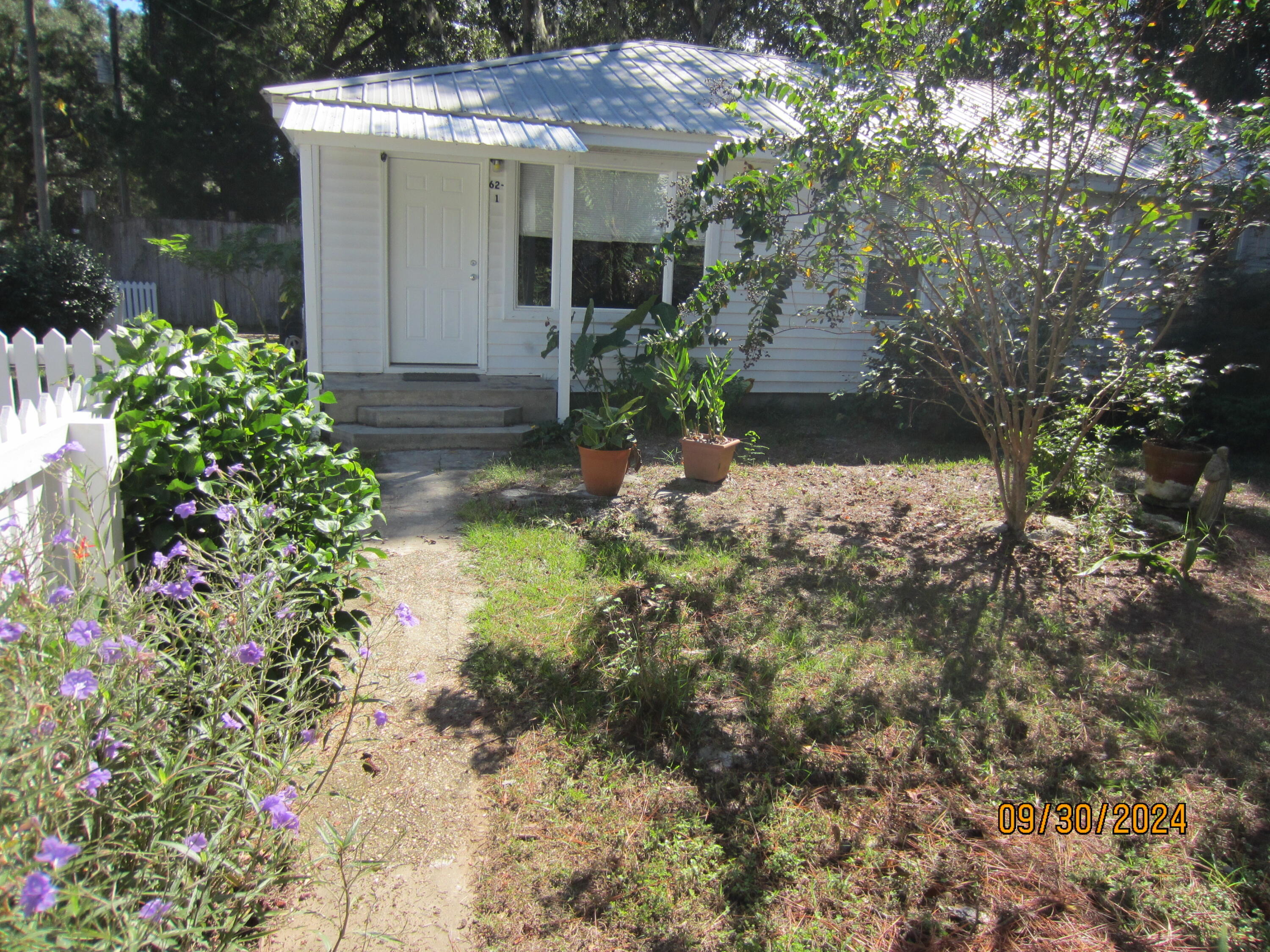 2BR/1BA one story duplex unit.  Great location with Sandestin Resort, Ascension Sacred Heart Hosptial, Grand Blvd, and quality restaurants & shops only minutes away.  All floors are tiled and unit is freshly painted.  Private fenced yard with white picket fence along Madge Lane.  Pet is okay with approval of landlord.  No Hoa.  It is ready for your occupancy today.