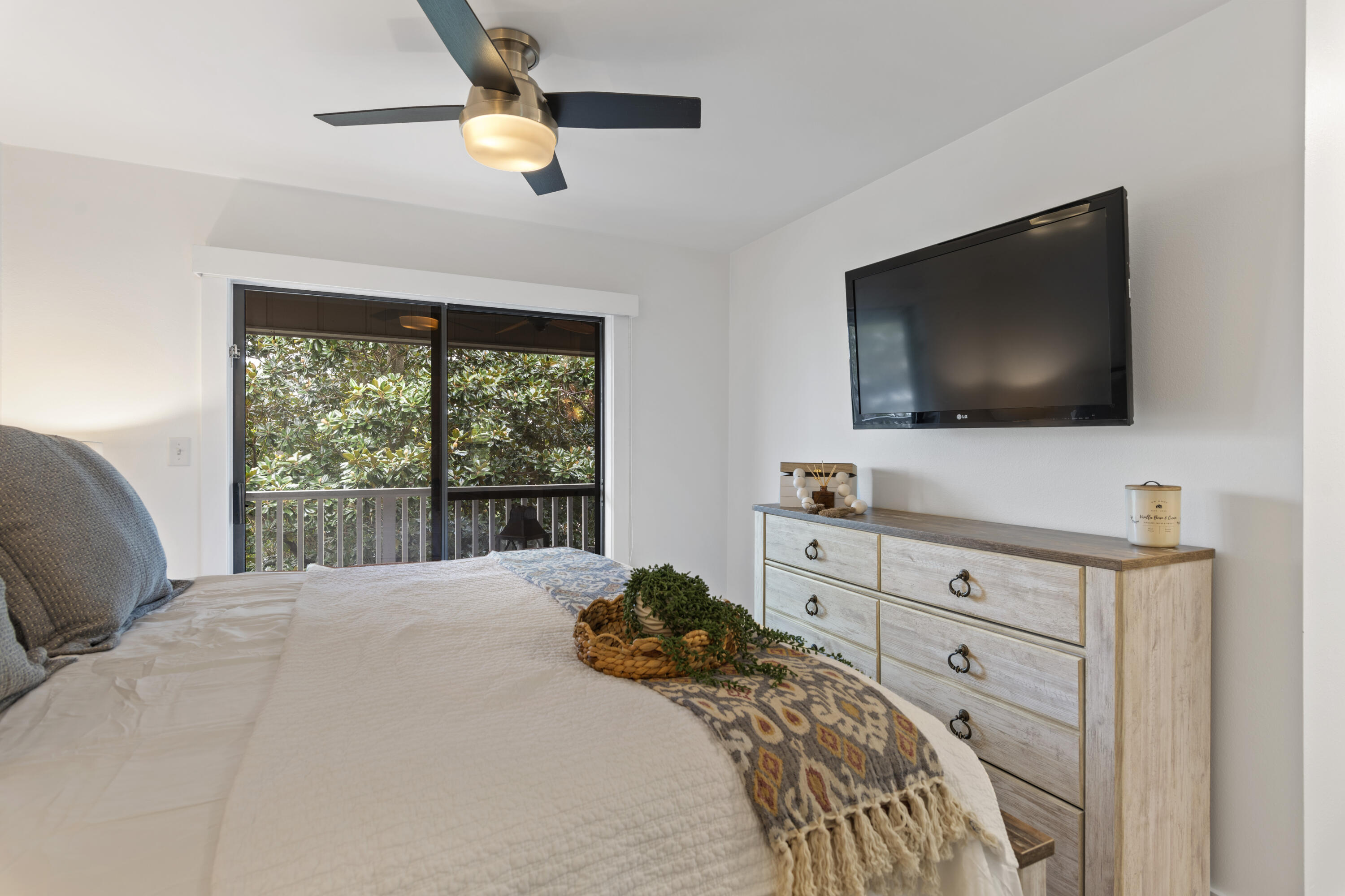 BEACHWOOD VILLAS CONDO - Residential