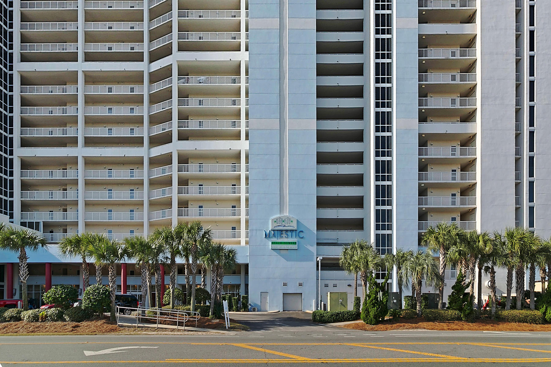 MAJESTIC BEACH TOWERS I - Residential