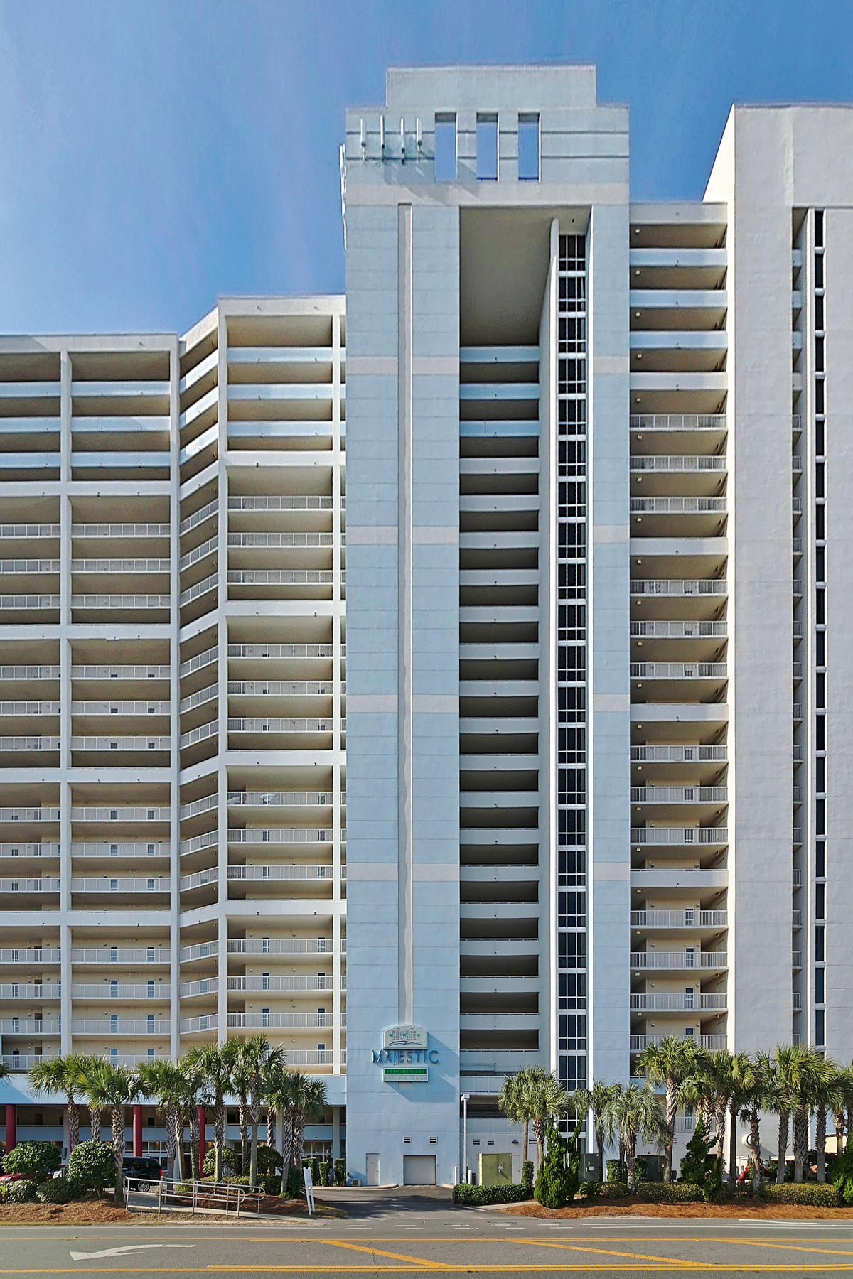MAJESTIC BEACH TOWERS I - Residential