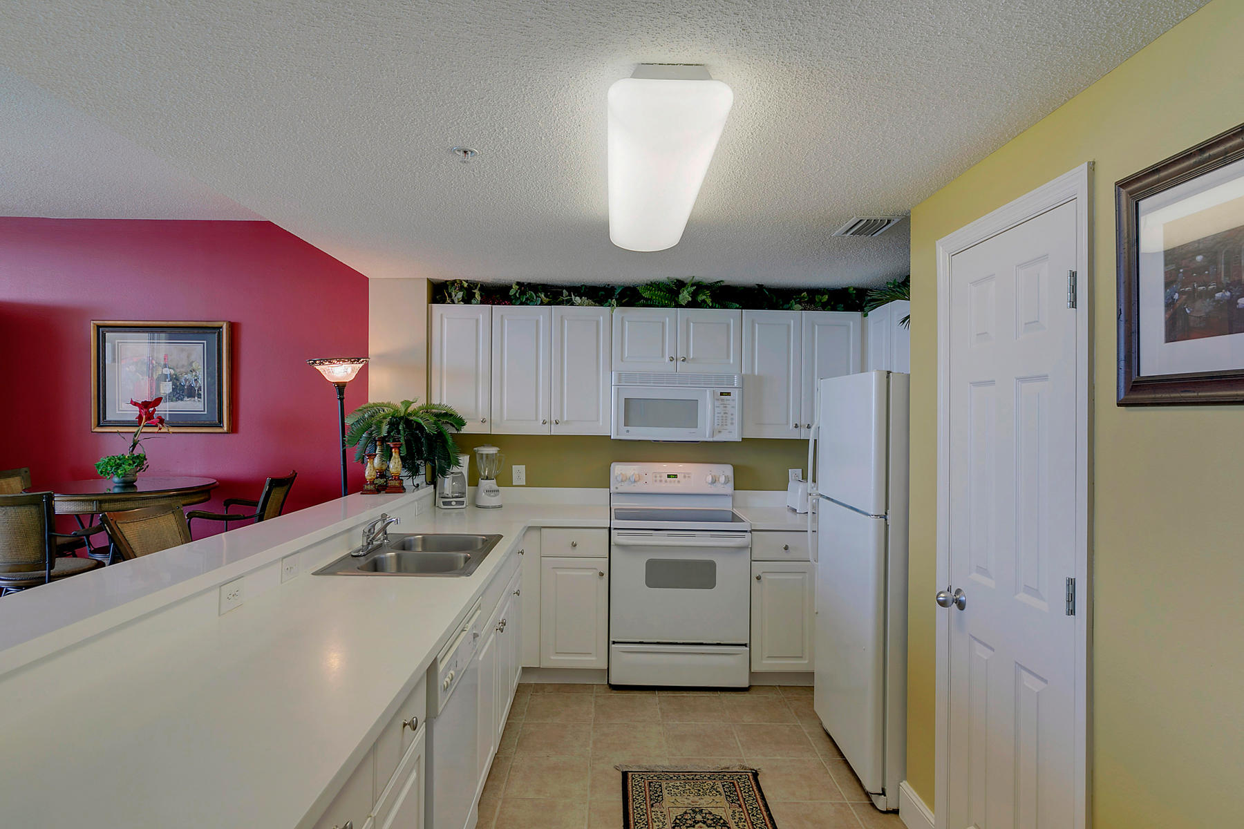 MAJESTIC BEACH TOWERS I - Residential