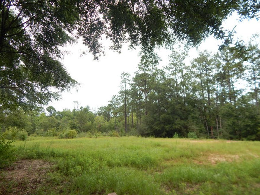 Vacant lot in Silver Oaks subdivision. This lot is ready for a new home and is located on a quiet, dead-end cul-de-sac. This lot is within walking distance to the community swimming pool and play area.