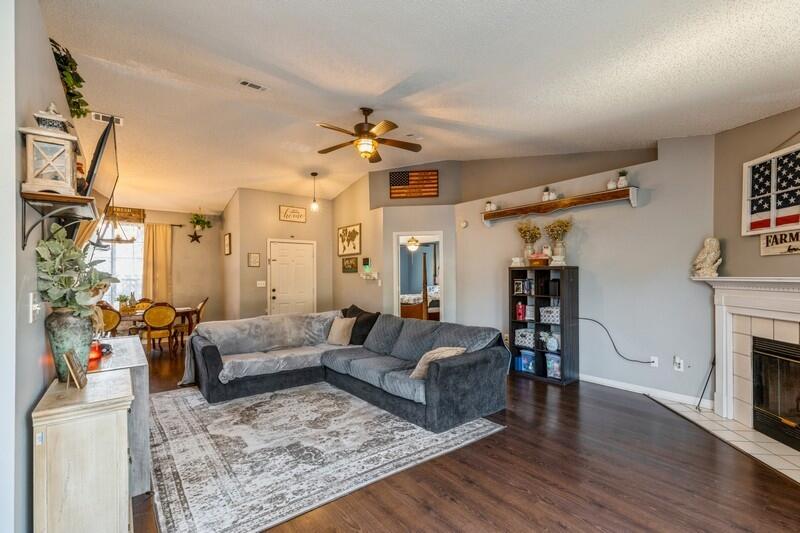 COUNTRYVIEW - Residential