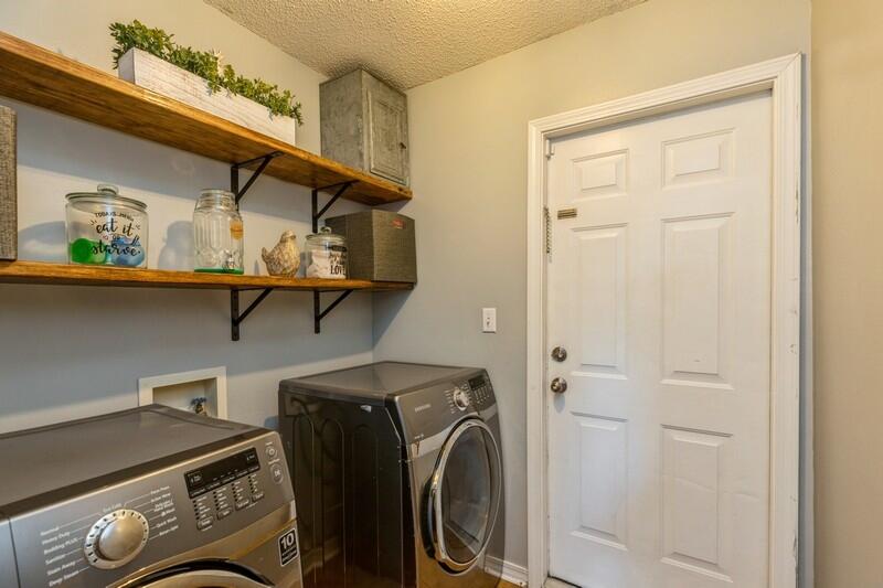 COUNTRYVIEW - Residential