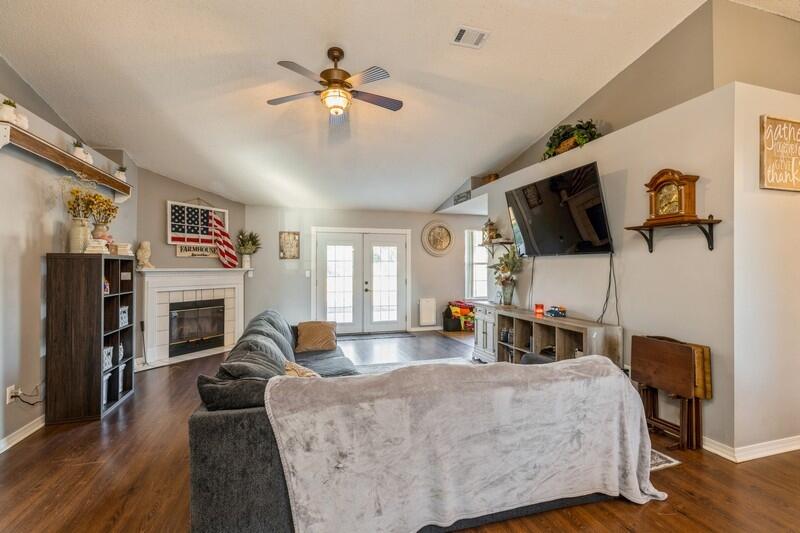 COUNTRYVIEW - Residential