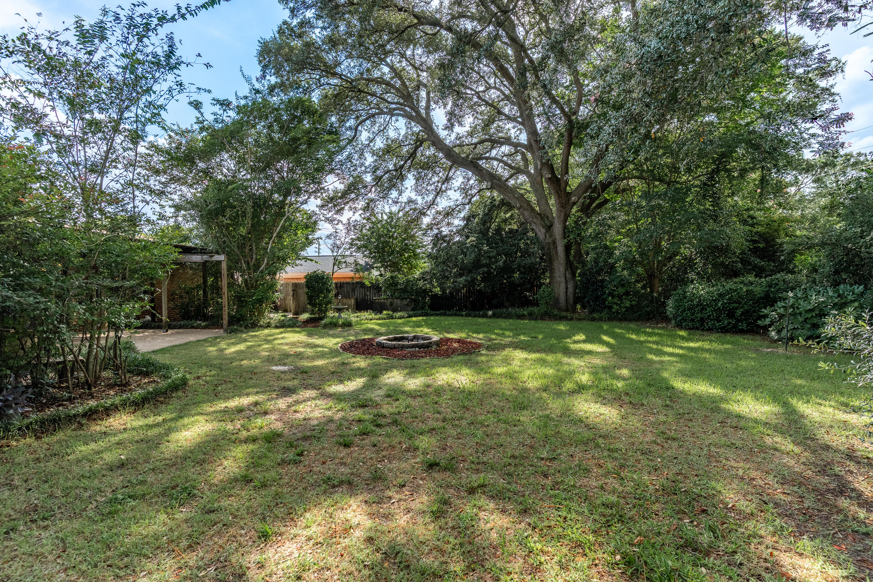 LAKE LORRAINE ESTATES 1 - Residential