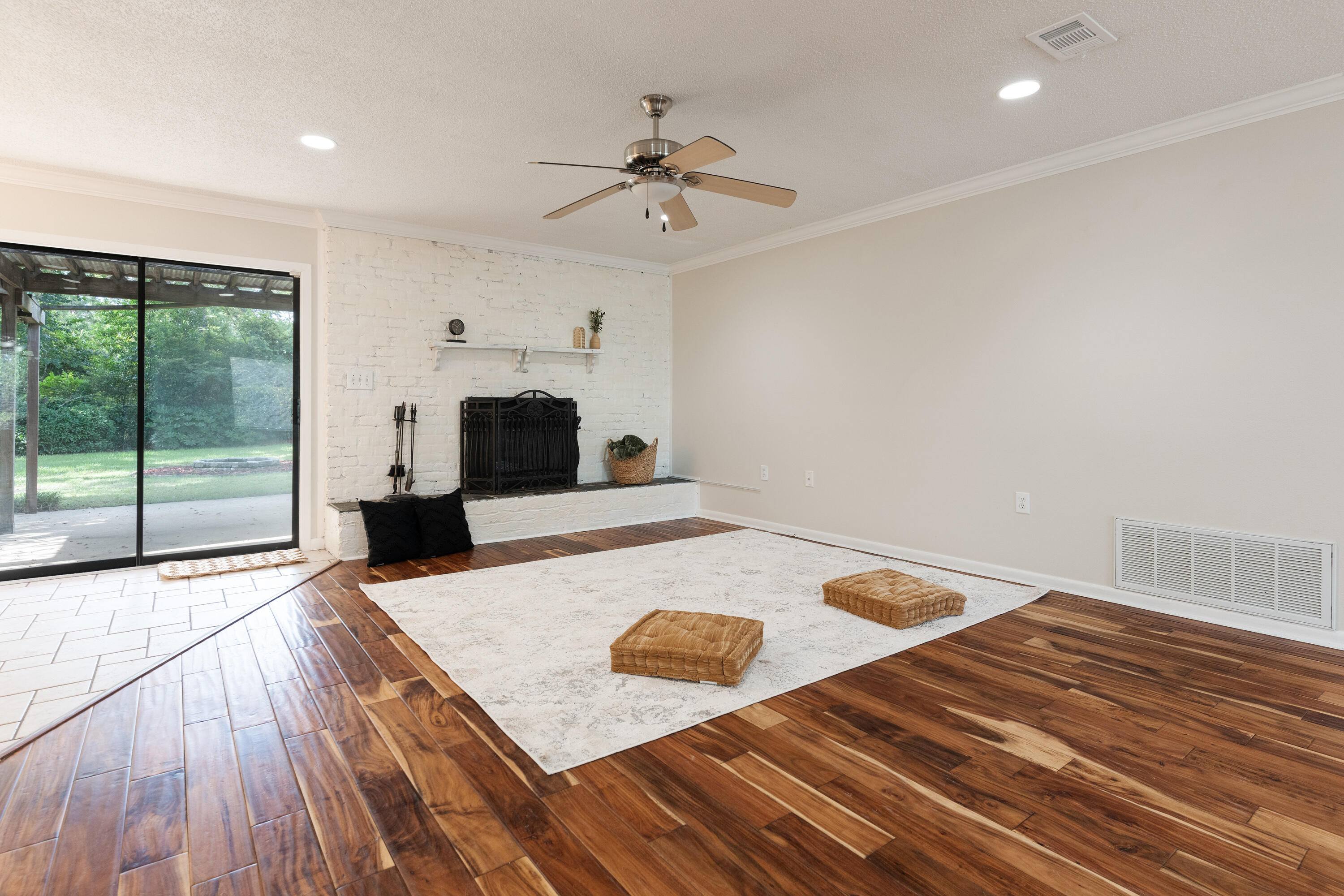 LAKE LORRAINE ESTATES 1 - Residential