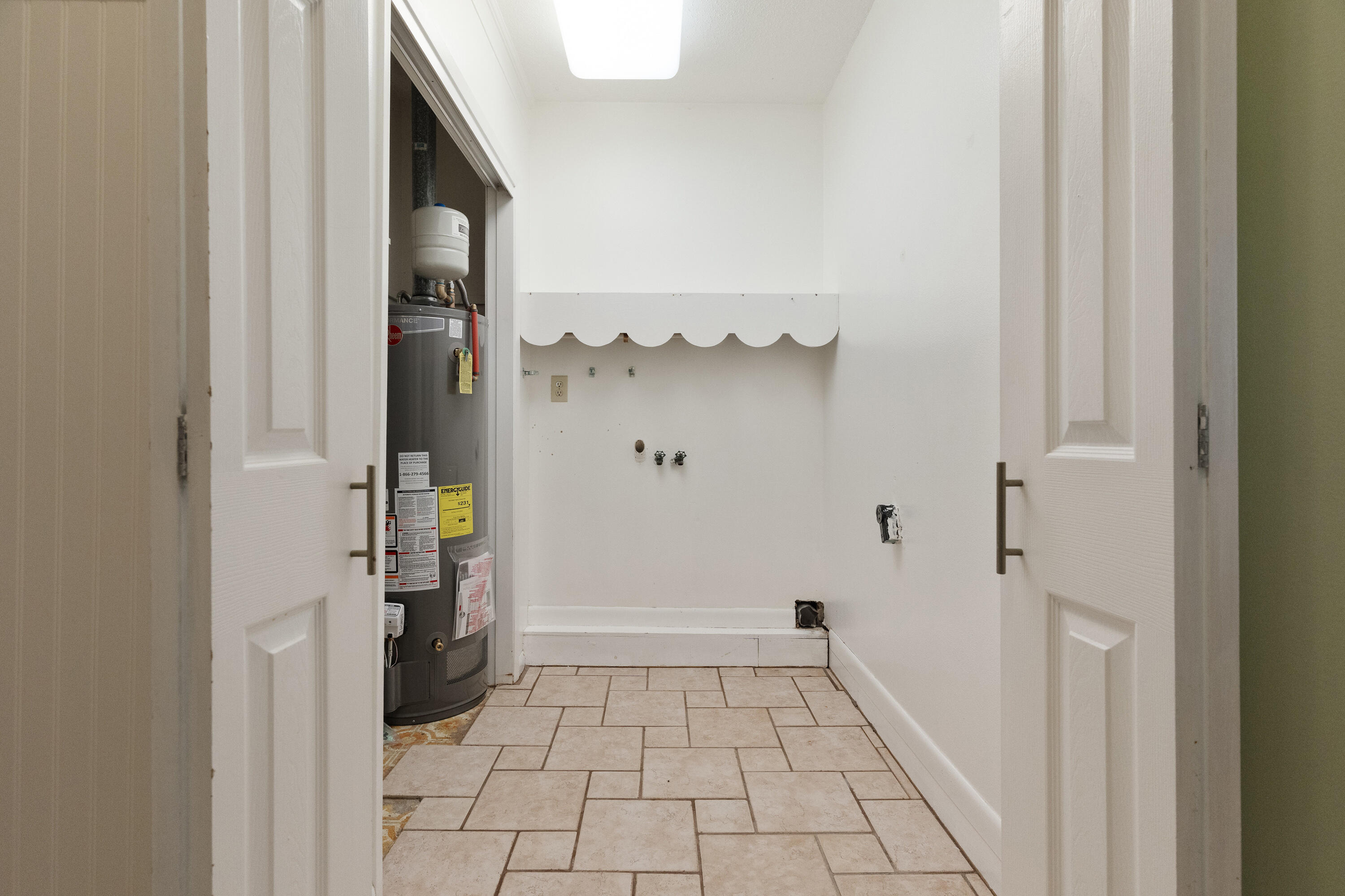 LAKE LORRAINE ESTATES 1 - Residential