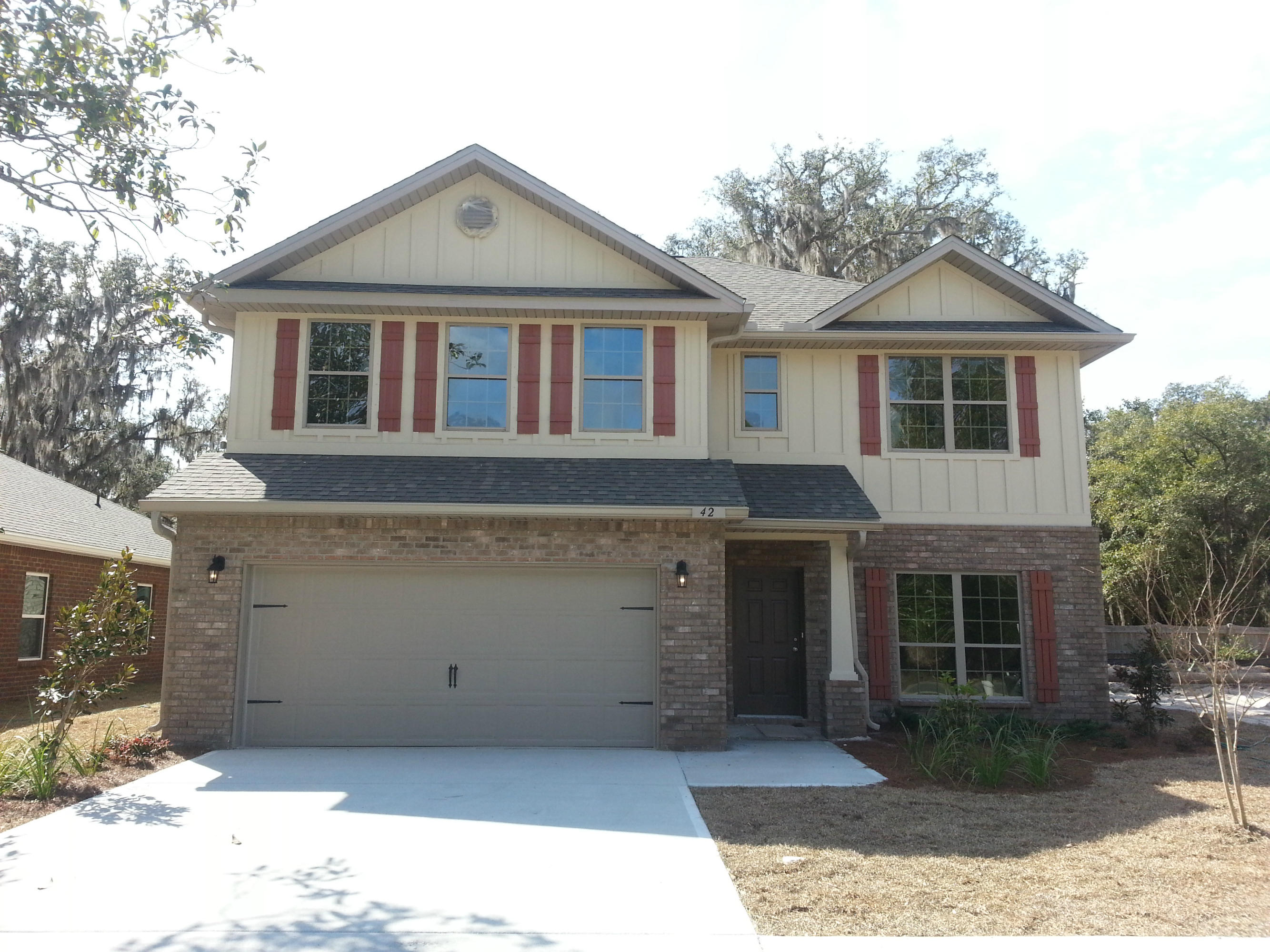 HOME FOR THE HOLIDAY SALE!! Hurry sale ends 12/31/14. BLINDS AND PROFILE GE FRONT LOAD WASHER DRYER INCLUDED IN PRICE! FULLY LOADED HOUSE. This Beautiful 4 bed 3.5 bath Julian Floor plan Features a large Bonus Room Granite Countertops in Kitchen and Bath. Stainless Steel Appliances. Hardwood Floors and 20x20 Tile in the Bathrooms and Laundry room. Master on the first floor. Additional Crown Molding in the home. This house over looks one of the 7 ponds in Driftwood. Please Call to set up a viewing today.
