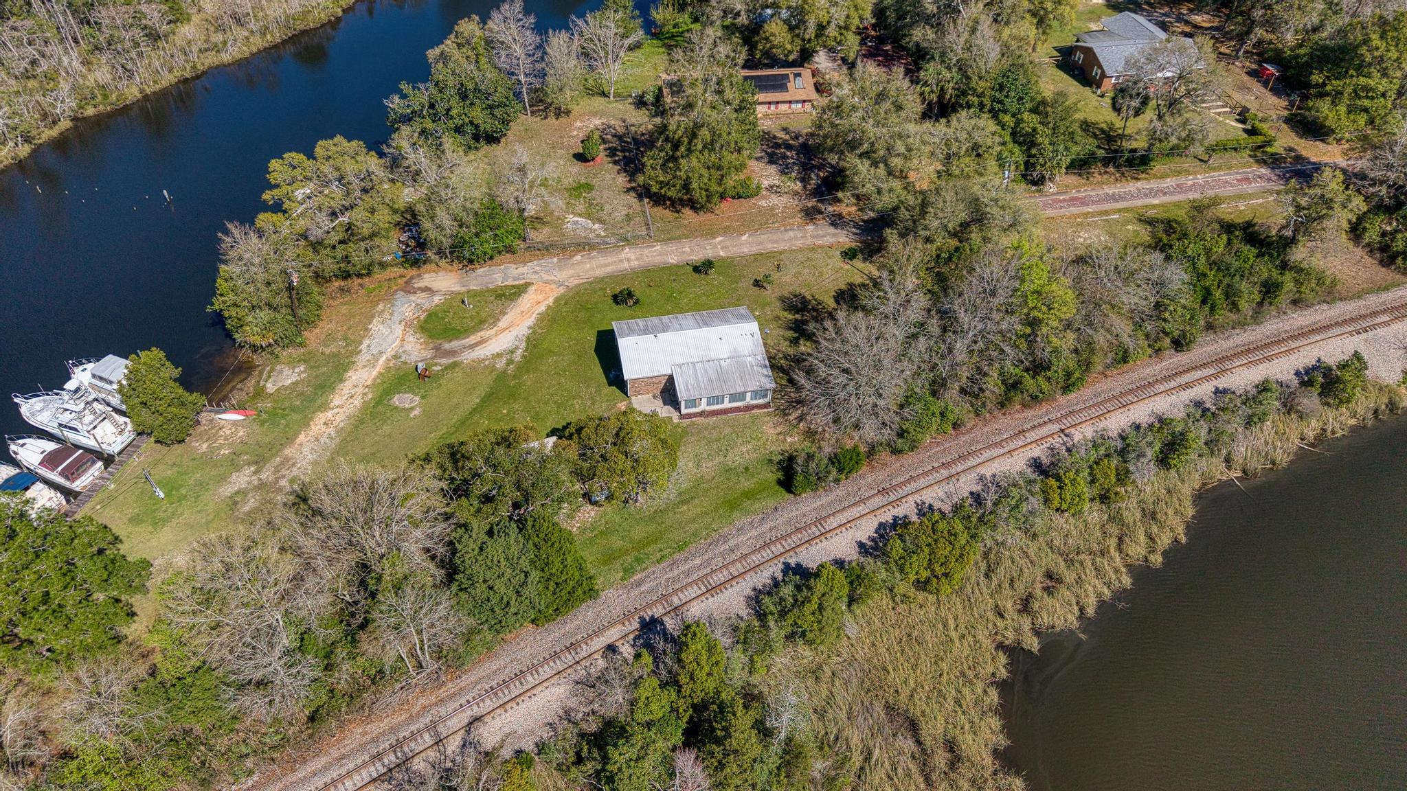 MILTON COURTS - Residential