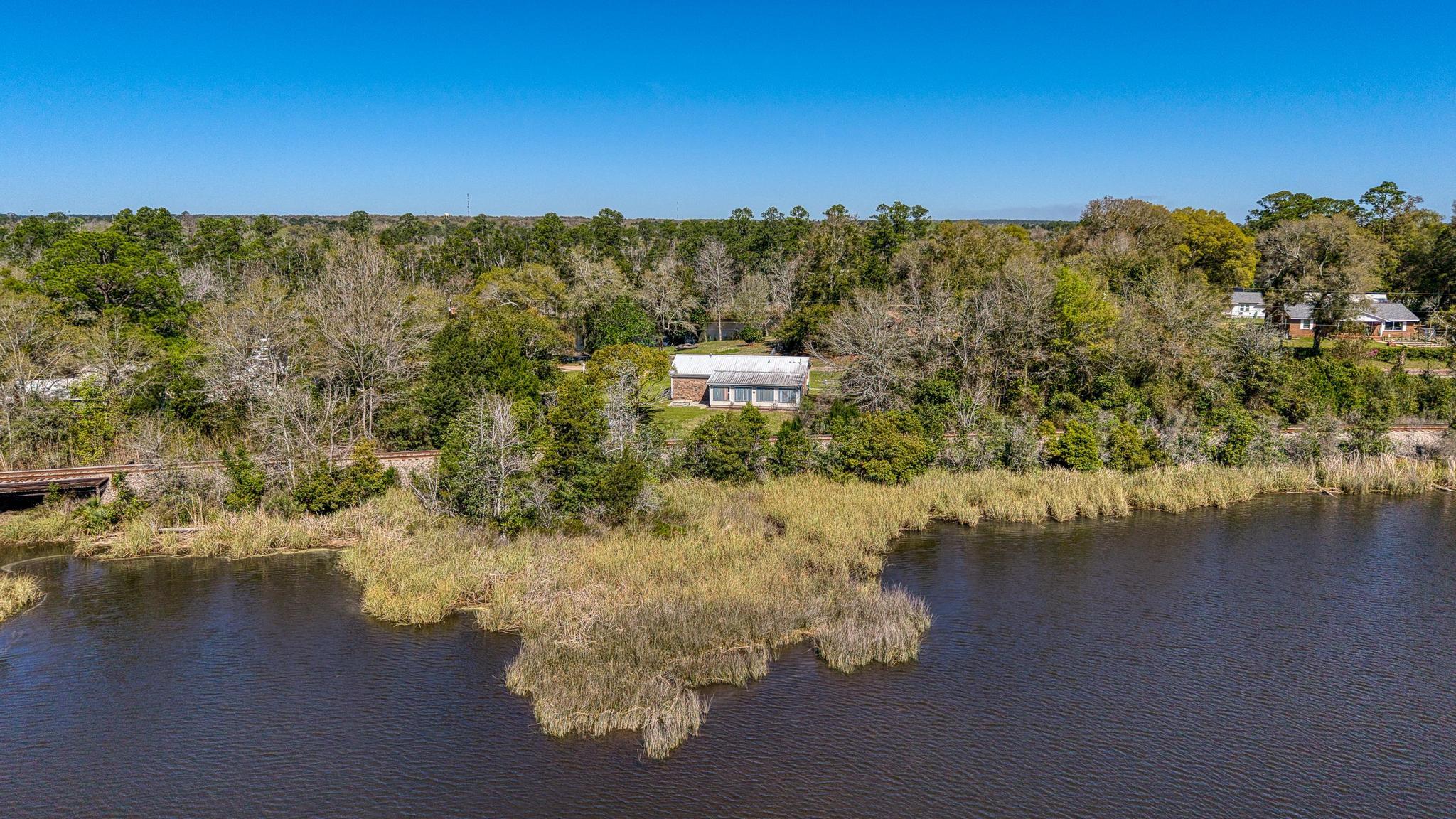 MILTON COURTS - Residential