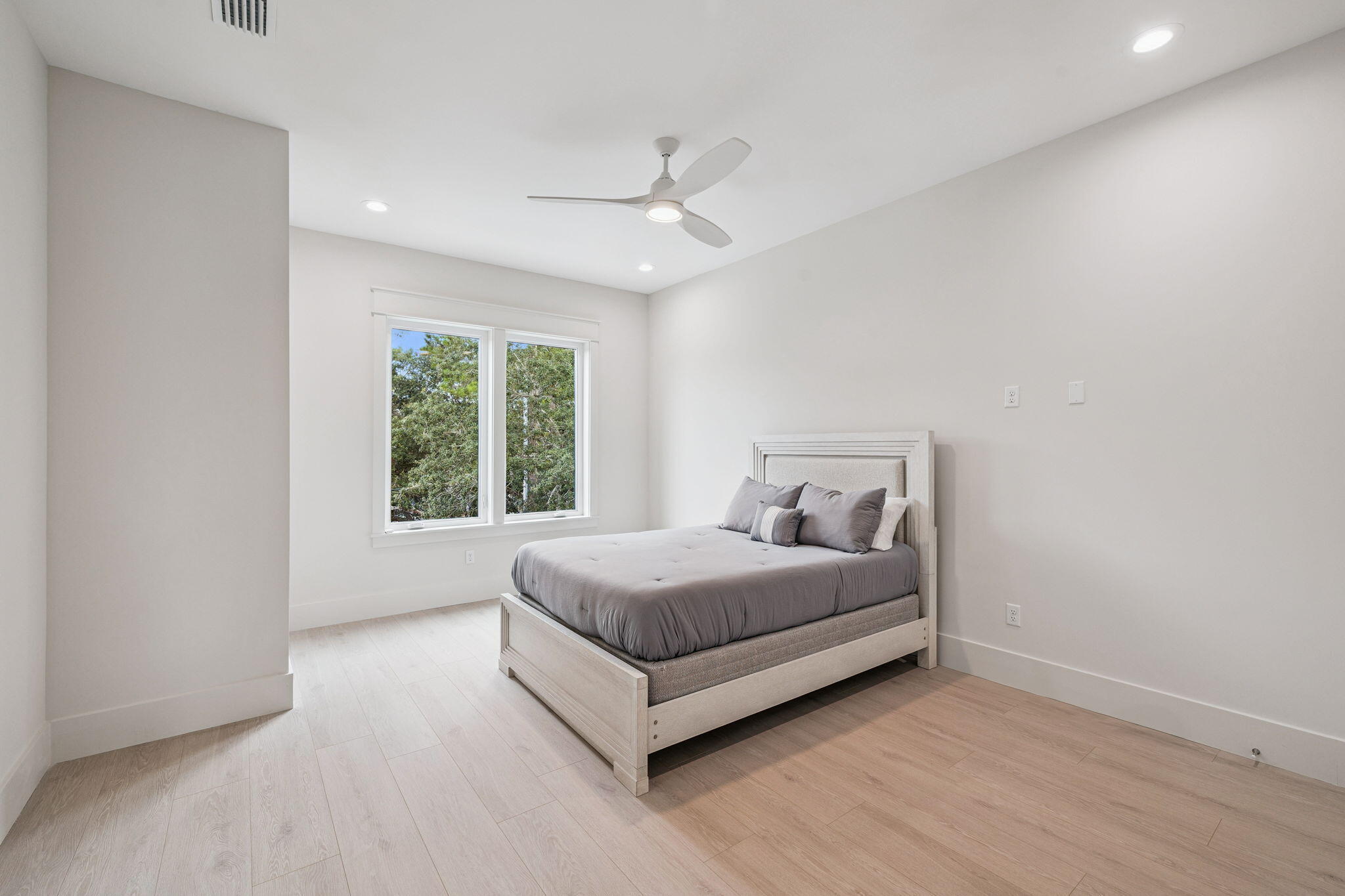 EASTERN LAKE S/D - Residential