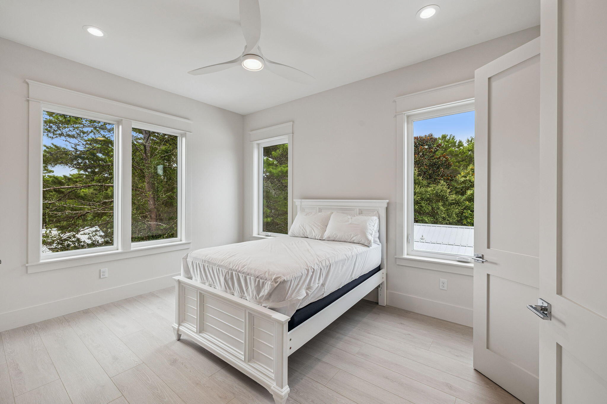 EASTERN LAKE S/D - Residential