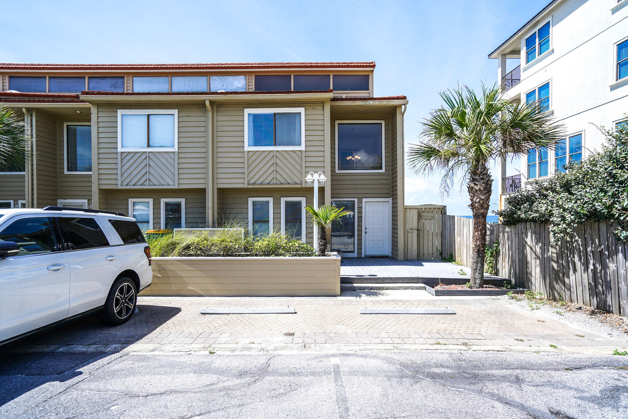 GREENREEF T/H PH II UNIT 20 - Residential