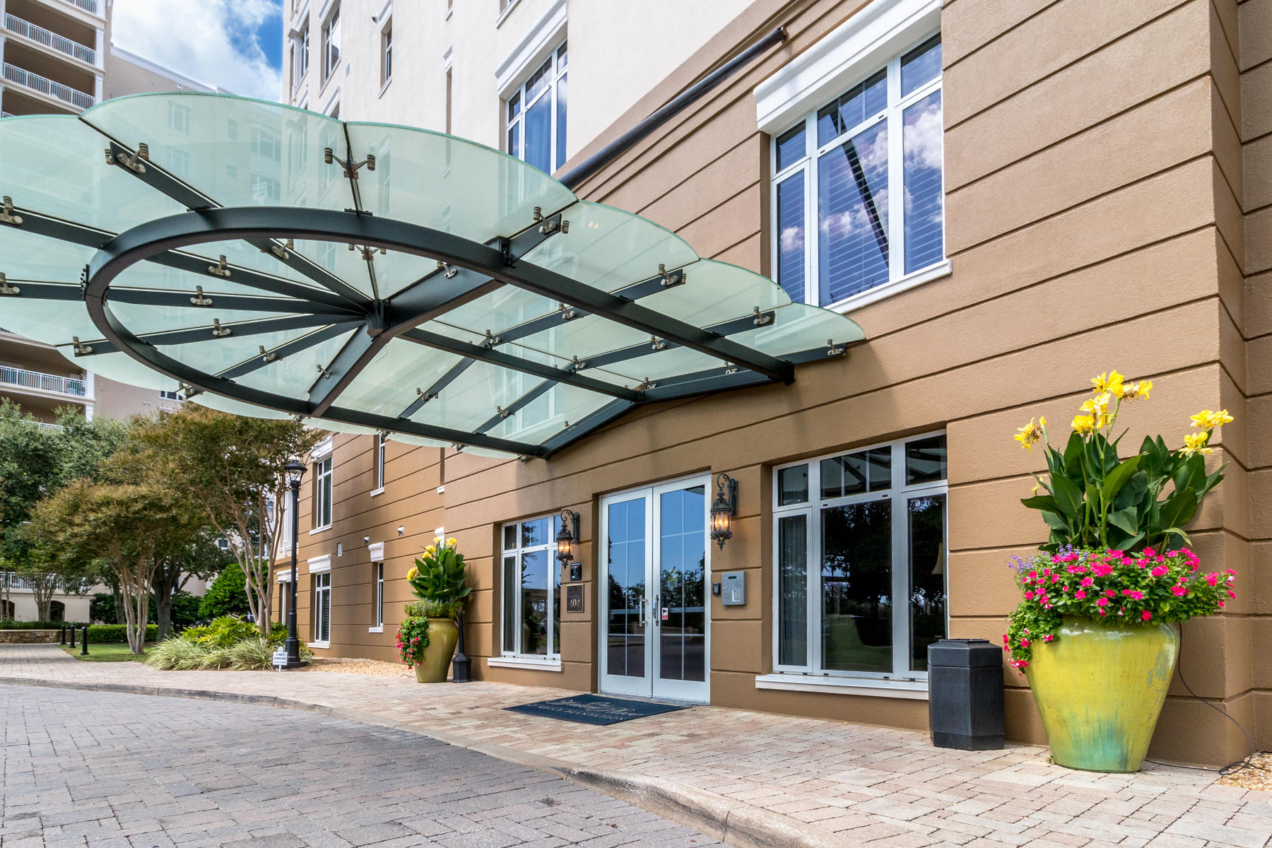 ONE WATER PLACE - Residential