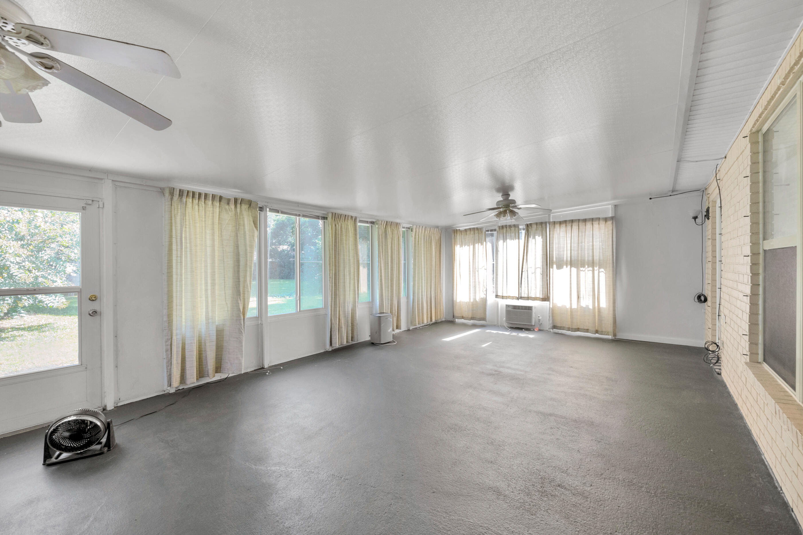 LAKE FRANCIS HOMES - Residential