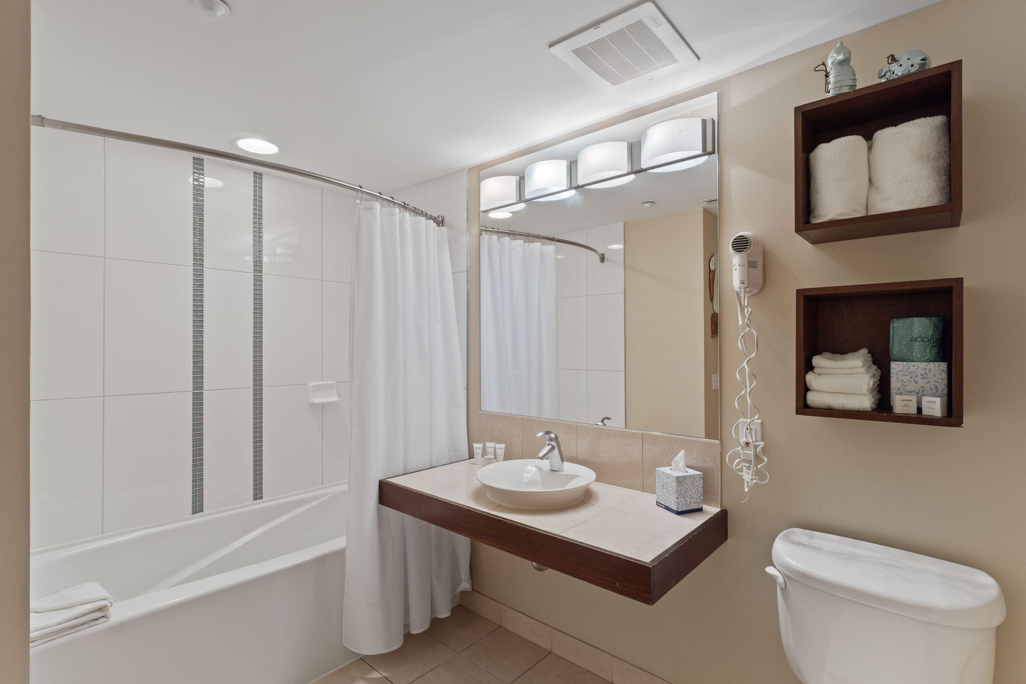 BAHIA CONDO - Residential