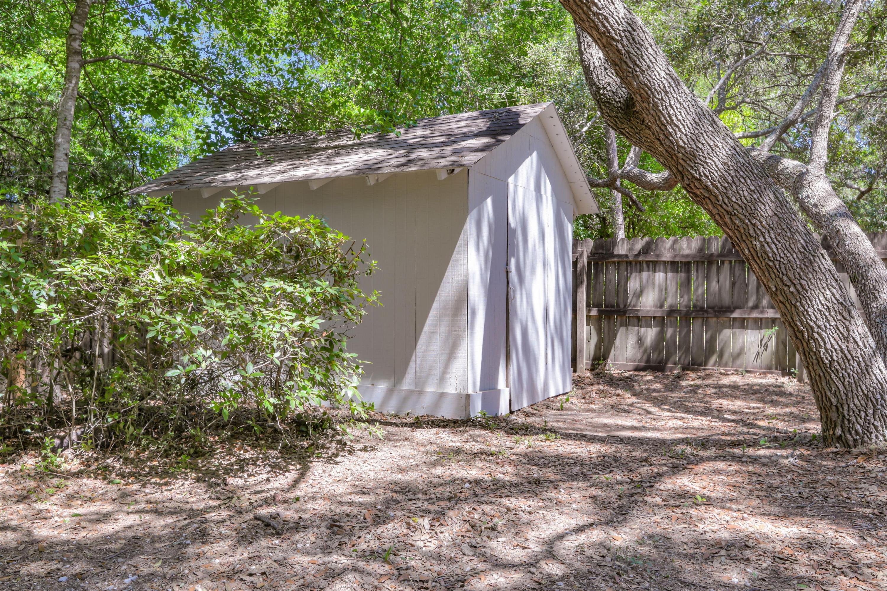 CARIBBEAN EAST UNIT 3 LOT 13 BLK I & 40 FT STRIP N OF PROP ASOR 1998-398 - Residential