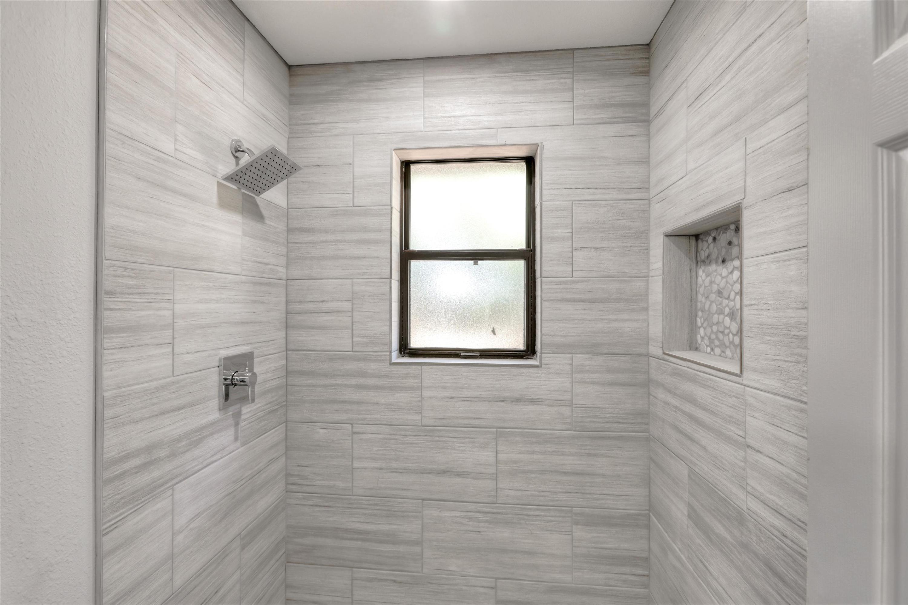 CARIBBEAN EAST UNIT 3 LOT 13 BLK I & 40 FT STRIP N OF PROP ASOR 1998-398 - Residential