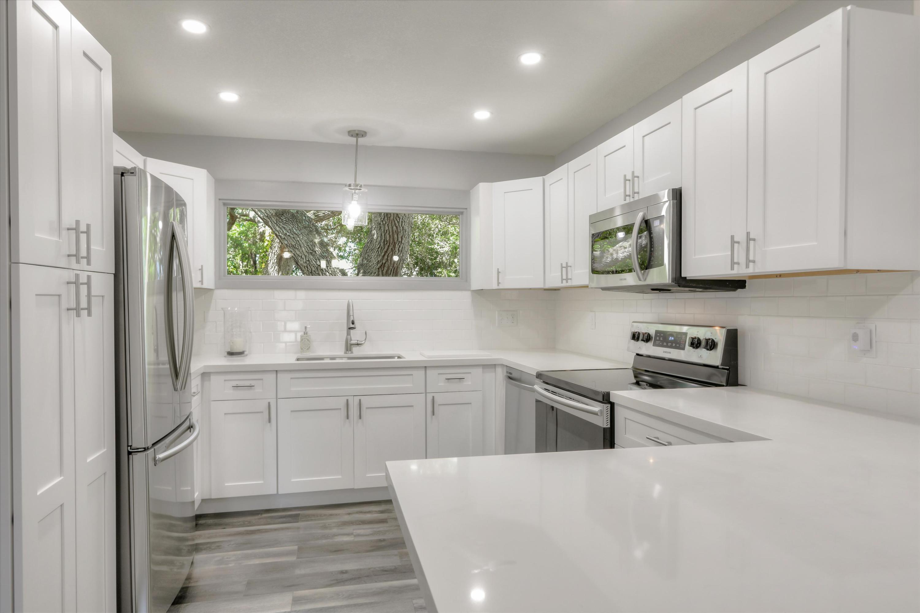 CARIBBEAN EAST UNIT 3 LOT 13 BLK I & 40 FT STRIP N OF PROP ASOR 1998-398 - Residential