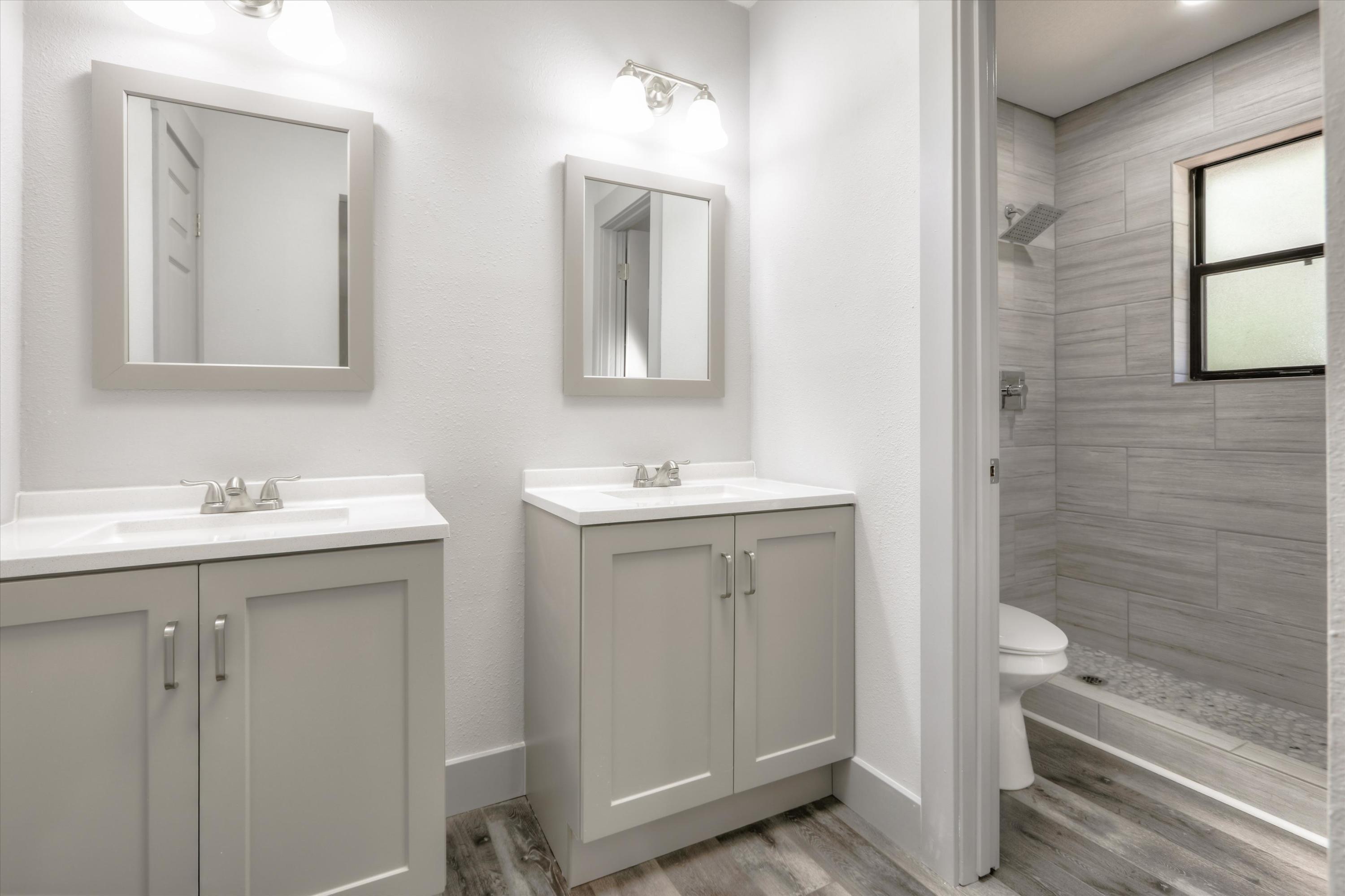 CARIBBEAN EAST UNIT 3 LOT 13 BLK I & 40 FT STRIP N OF PROP ASOR 1998-398 - Residential