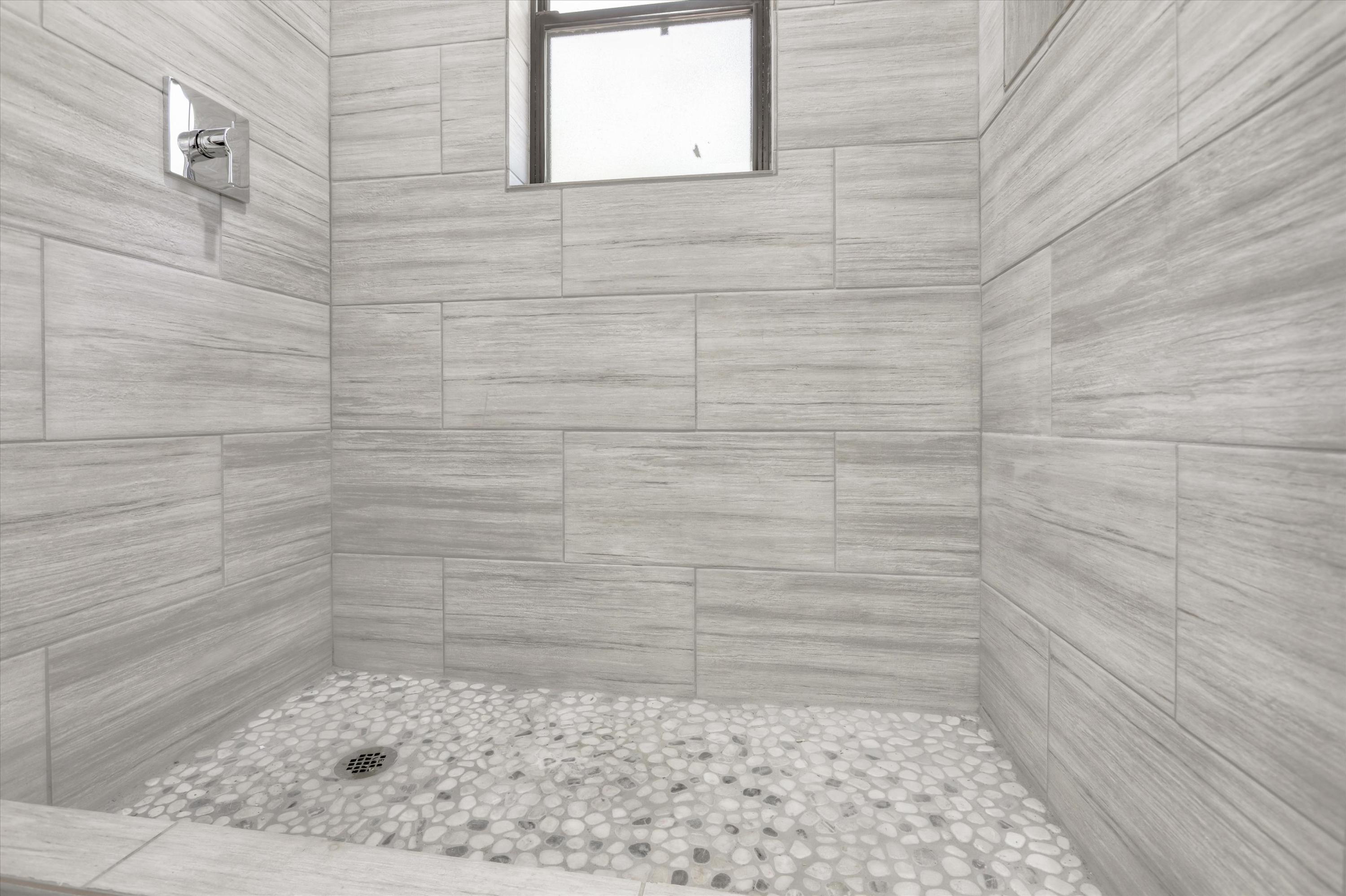 CARIBBEAN EAST UNIT 3 LOT 13 BLK I & 40 FT STRIP N OF PROP ASOR 1998-398 - Residential