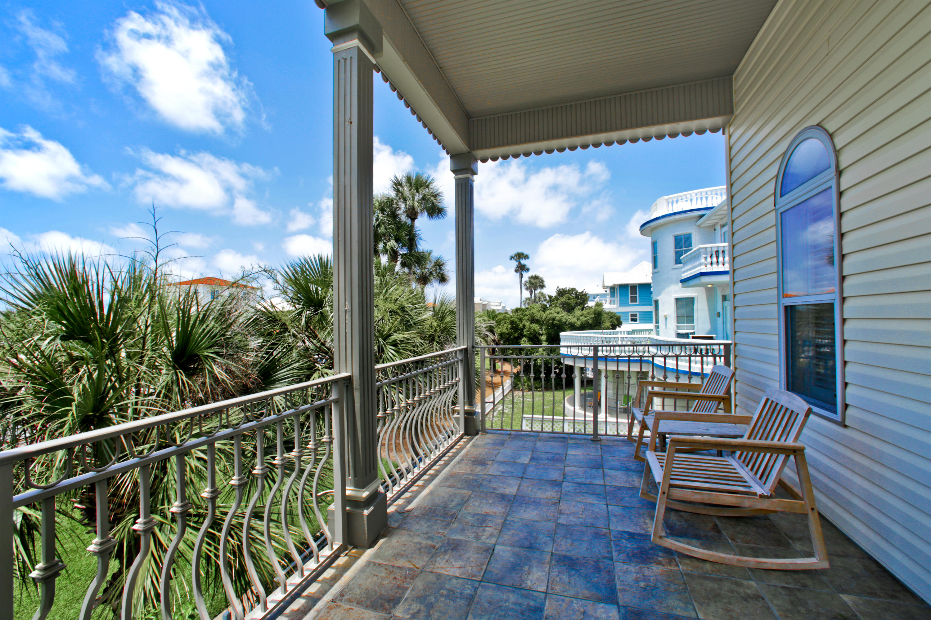 CRYSTAL SHORES - Residential