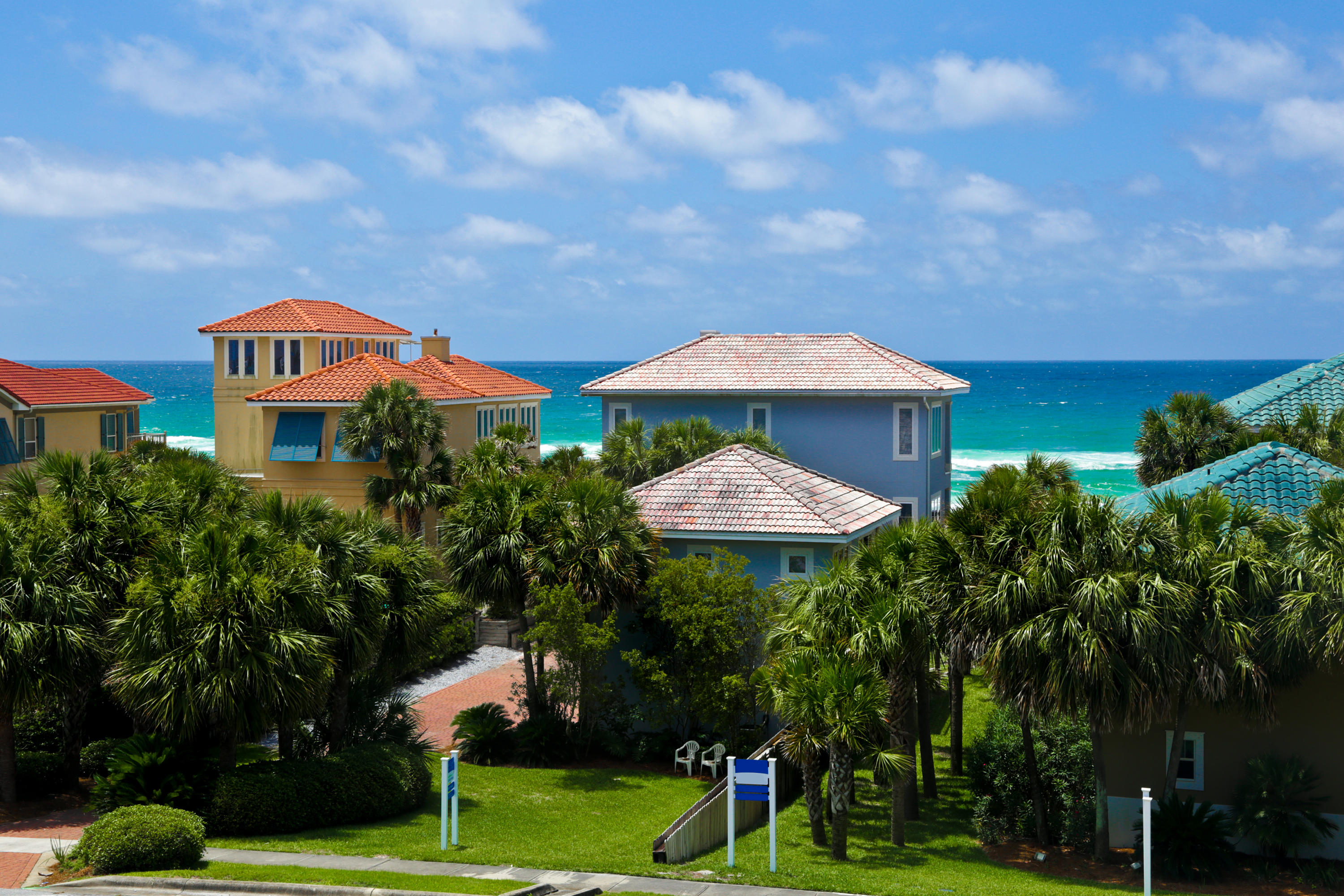 CRYSTAL SHORES - Residential