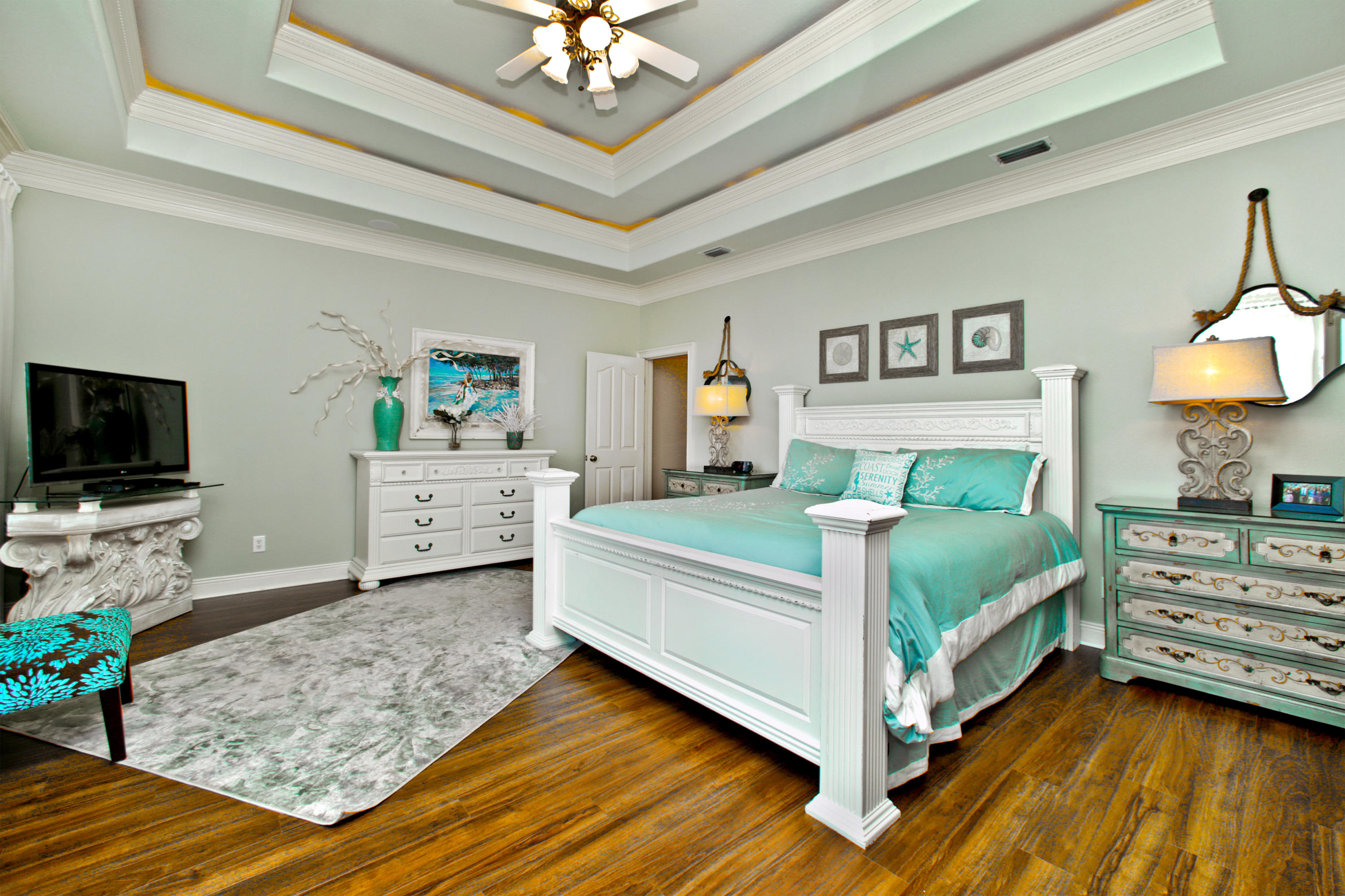 CRYSTAL SHORES - Residential