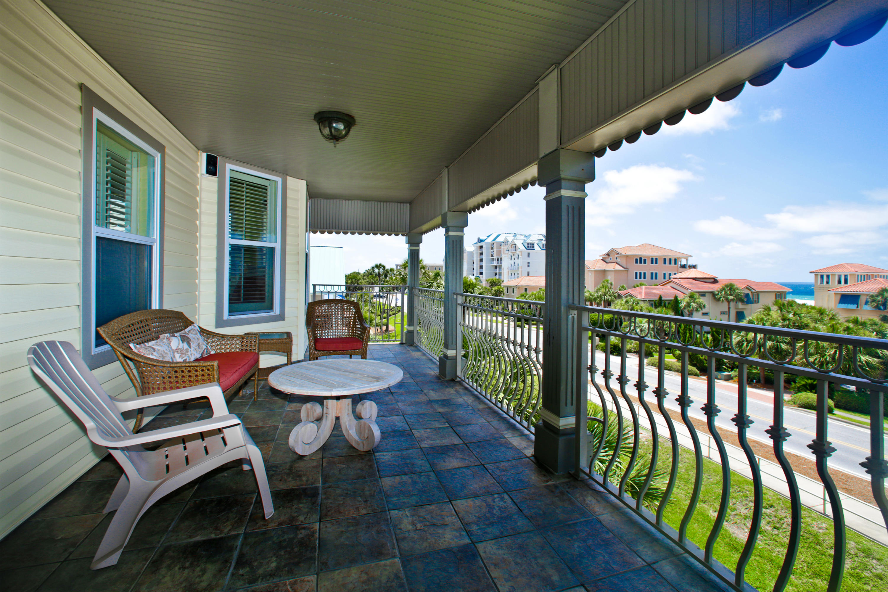 CRYSTAL SHORES - Residential