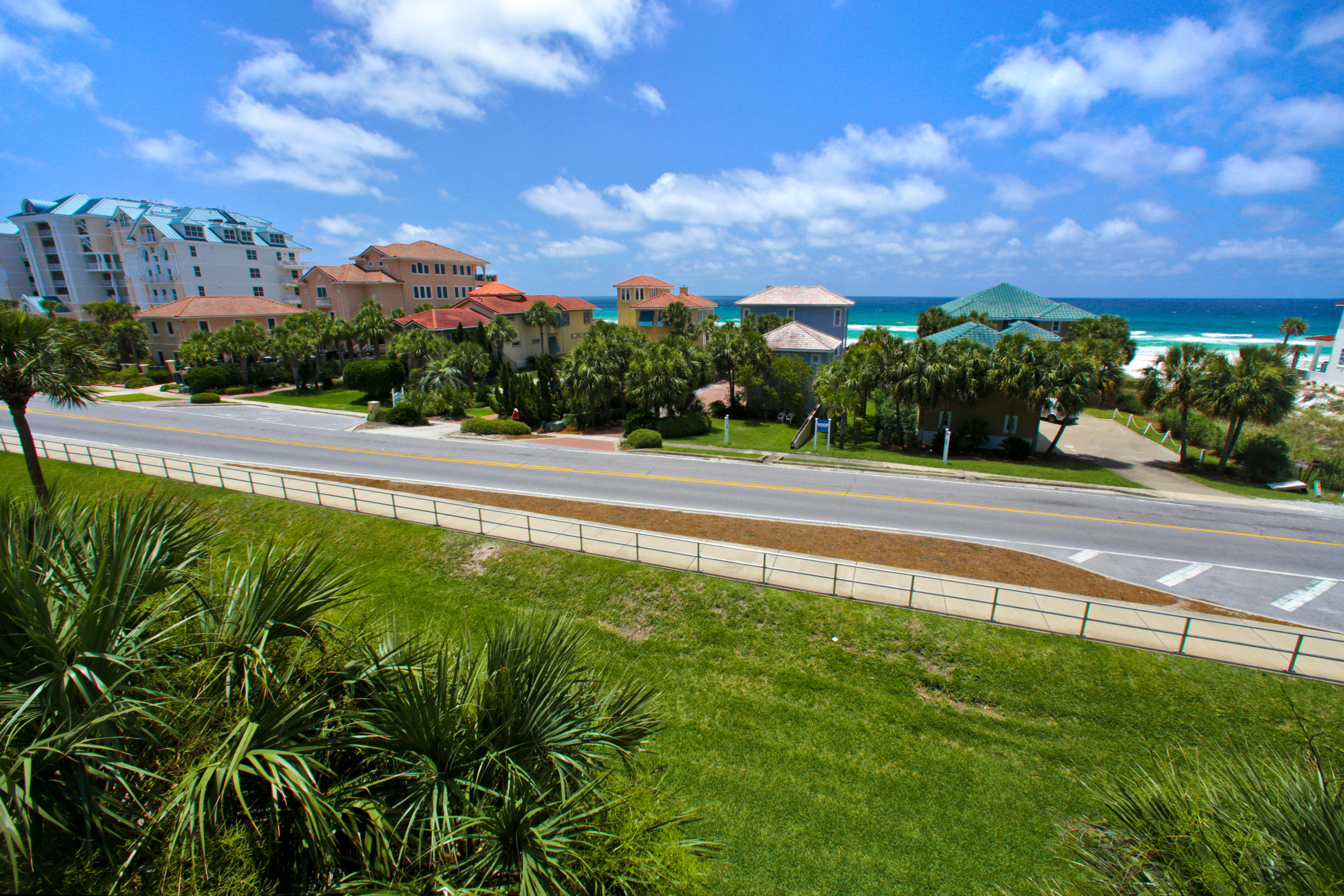 CRYSTAL SHORES - Residential