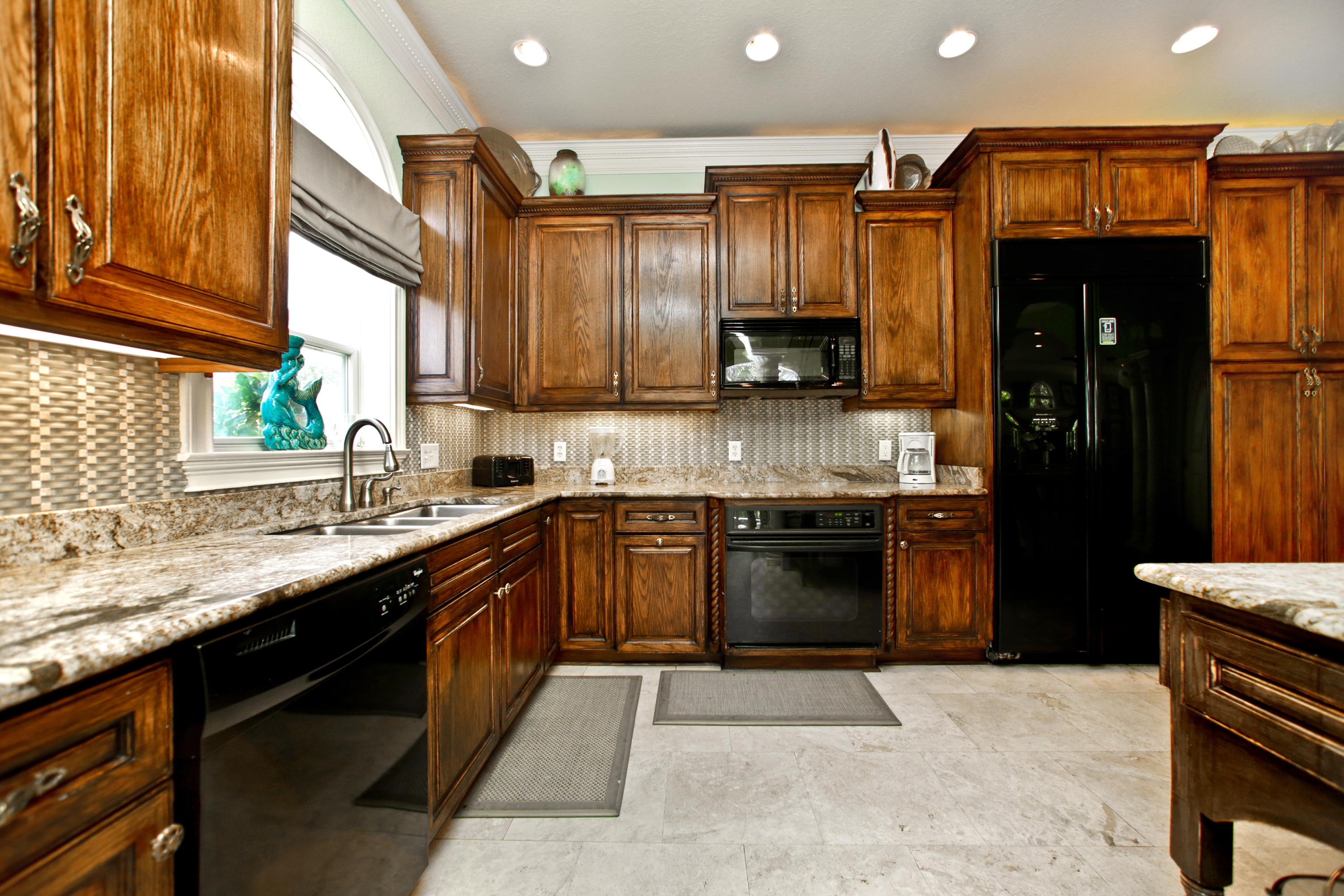 CRYSTAL SHORES - Residential