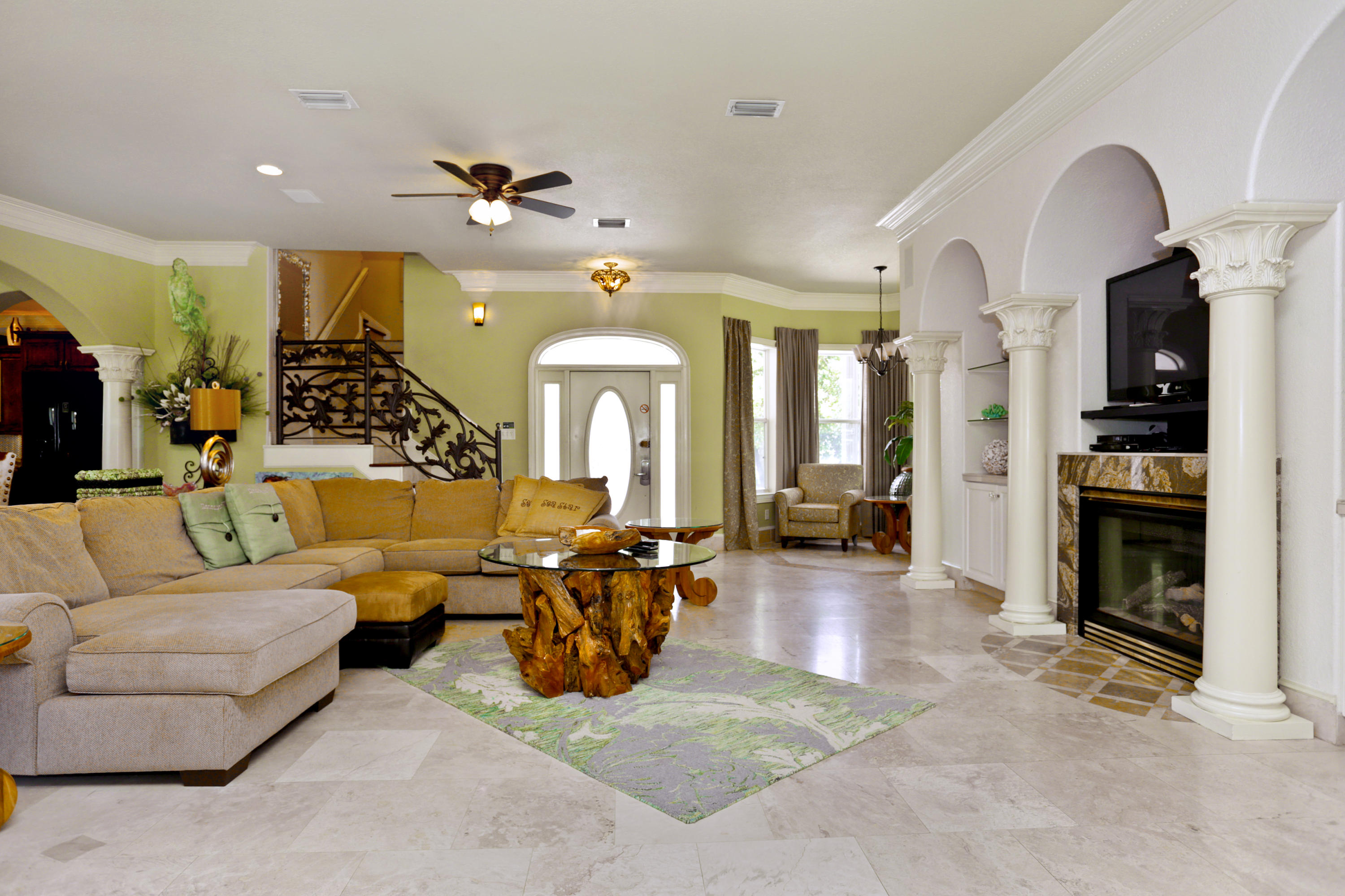 CRYSTAL SHORES - Residential