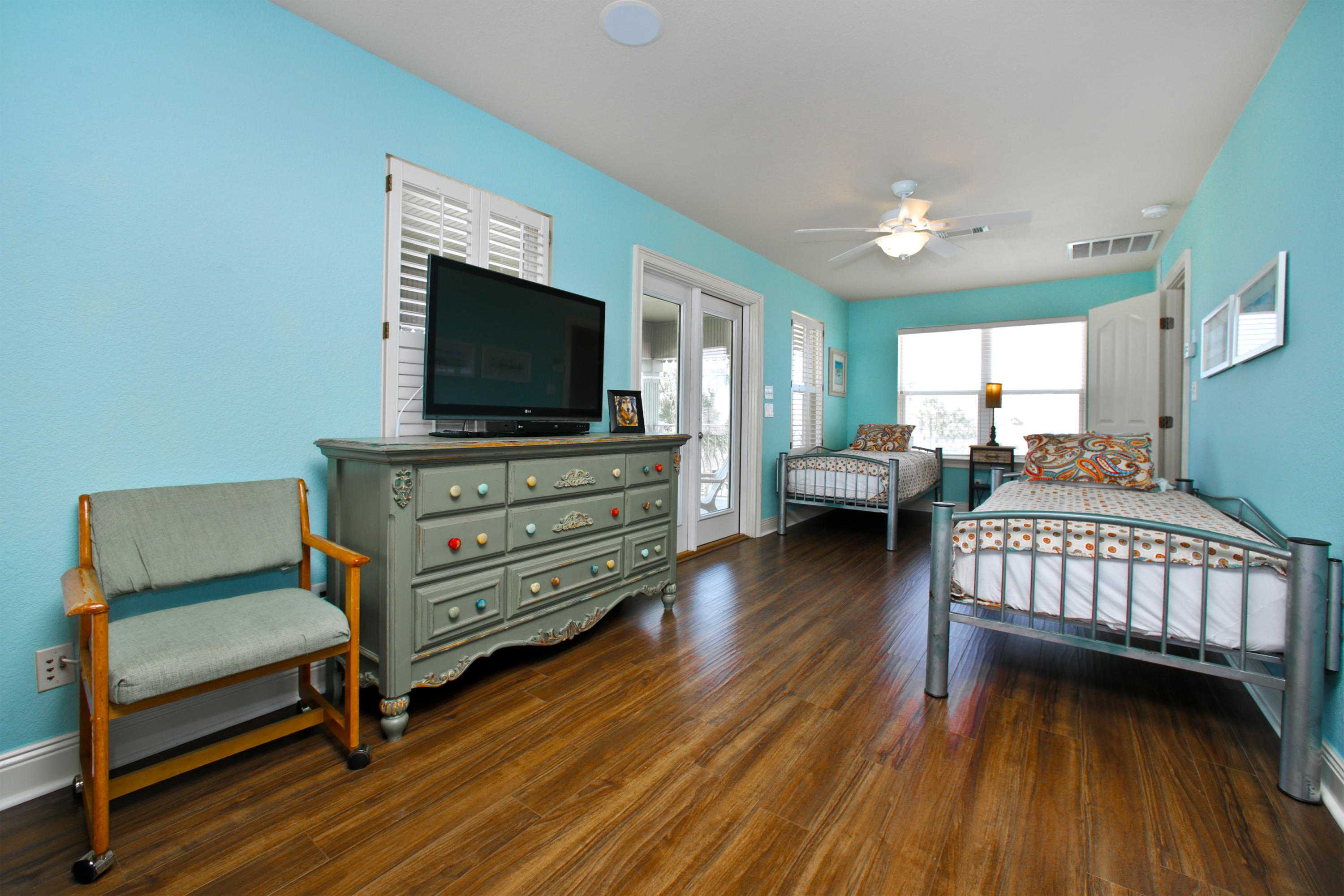 CRYSTAL SHORES - Residential