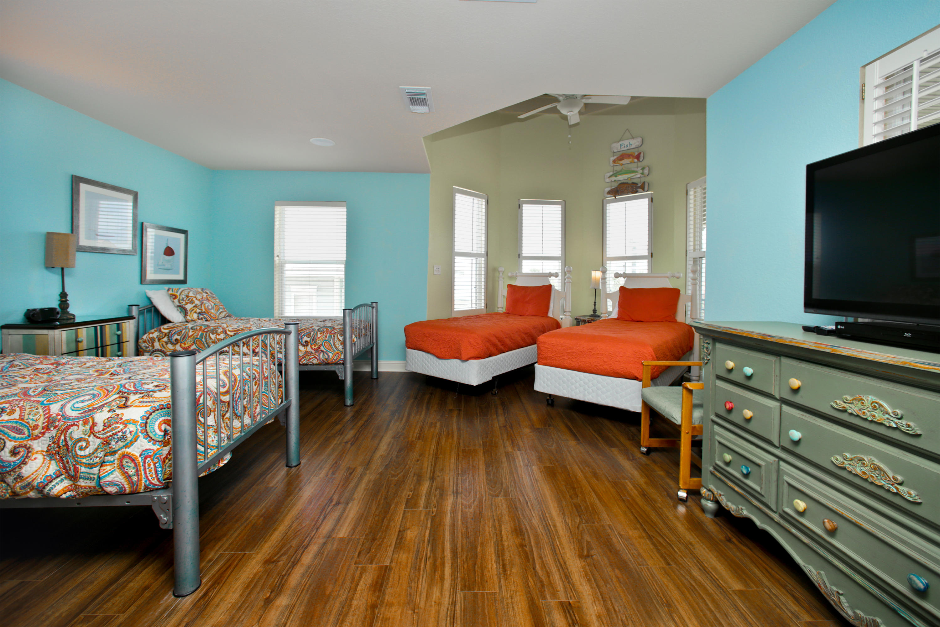 CRYSTAL SHORES - Residential