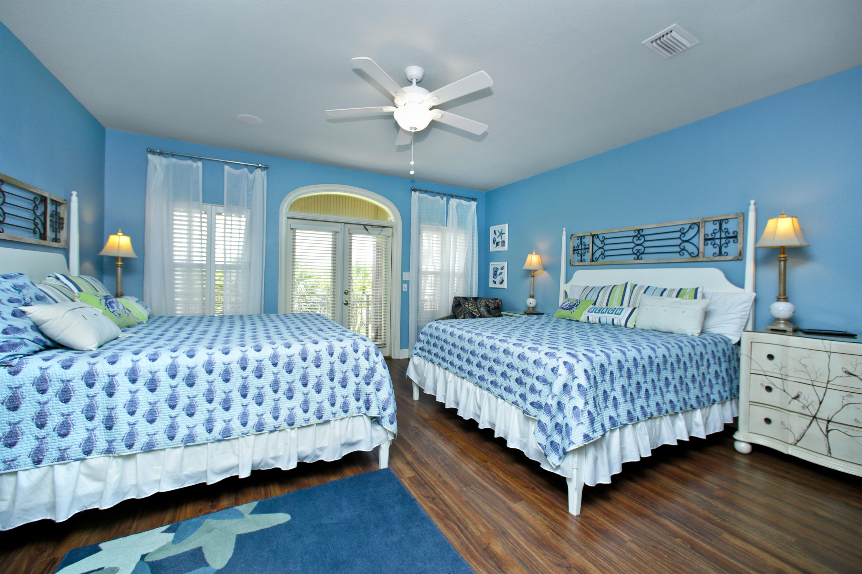 CRYSTAL SHORES - Residential