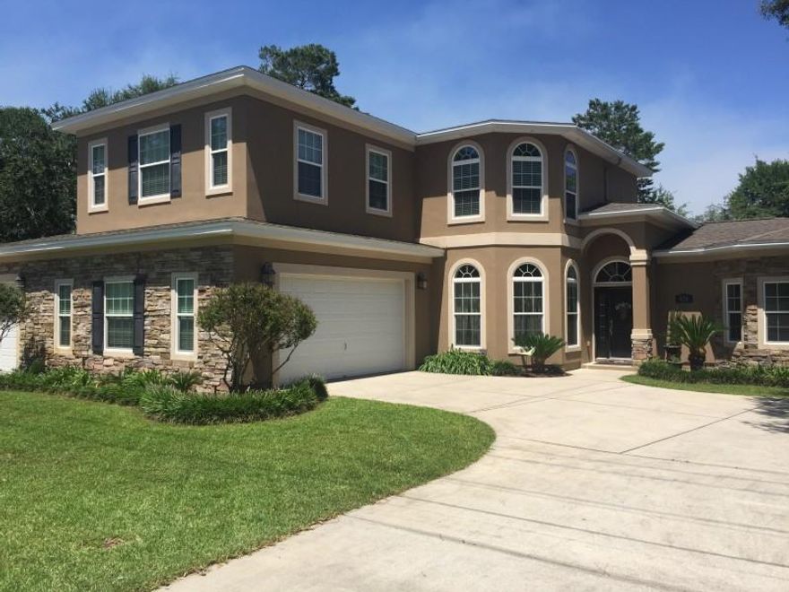 A Distinctive Custom Executive Home in one of the best location in Ft Walton Beach!
Beautiful custom built home for sale in the highly sought after Kenwood neighborhood. Simply a perfect location in Fort Walton Beach with easy access to both Air Force bases, the airport, the beach and major thoroughfares?why fight the traffic and pay the tolls in to get to Niceville and Destin? Built in 2009, this family-friendly home features an open floor plan with over 3400 square feet. It has 4 bedrooms and 3 � baths, first floor master bedroom, an upstairs family game room and an oversized 900 square foot 3-car garage. The wonderfully large kitchen with an eat-at island for 6 has granite galore and opens up into a huge living room that features a cozy natural gas fireplace.